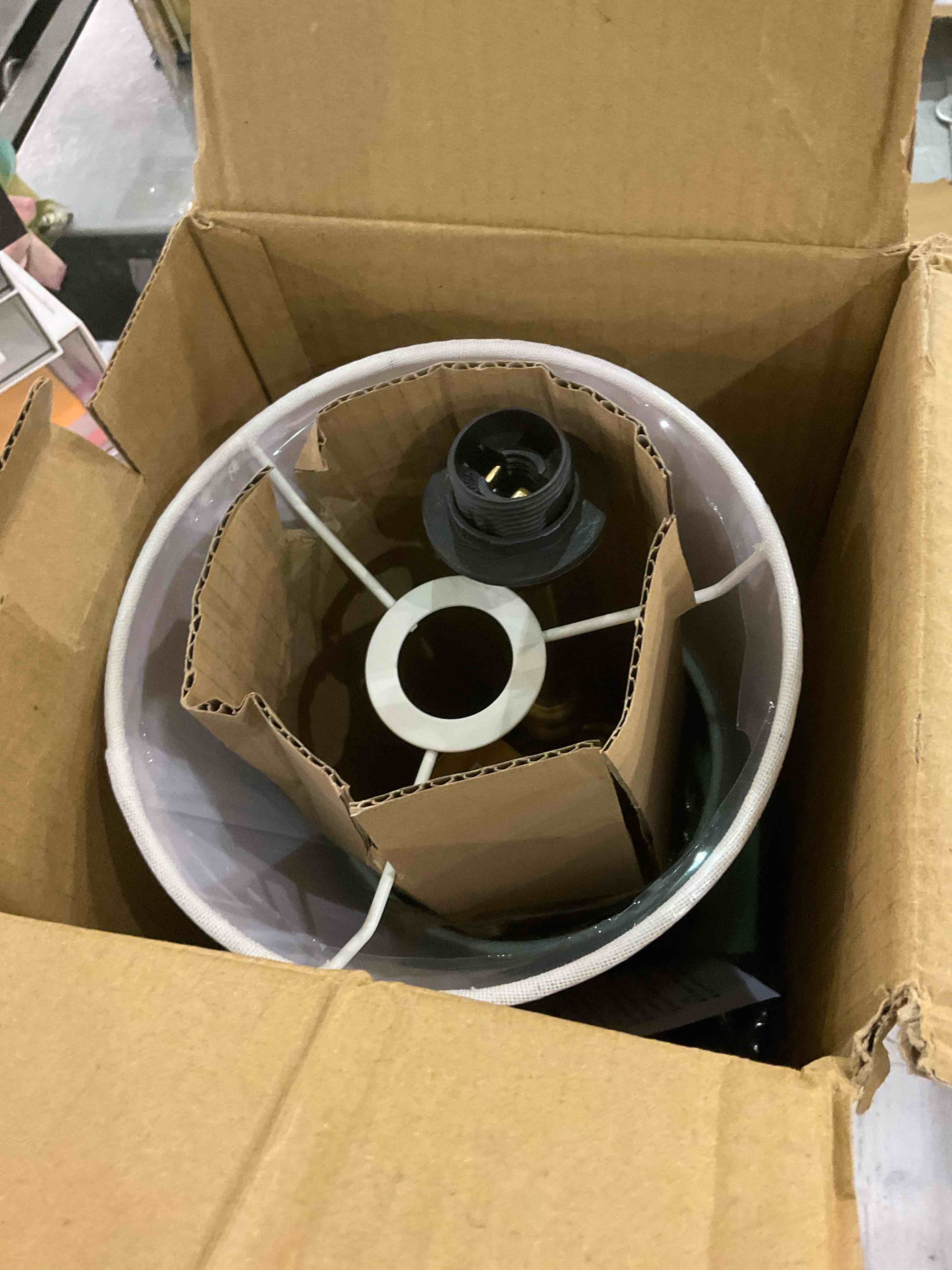https://s3.amazonaws.com/lotting-images-prod/BargainHunt/EXS00440261_1710937488045.jpeg
