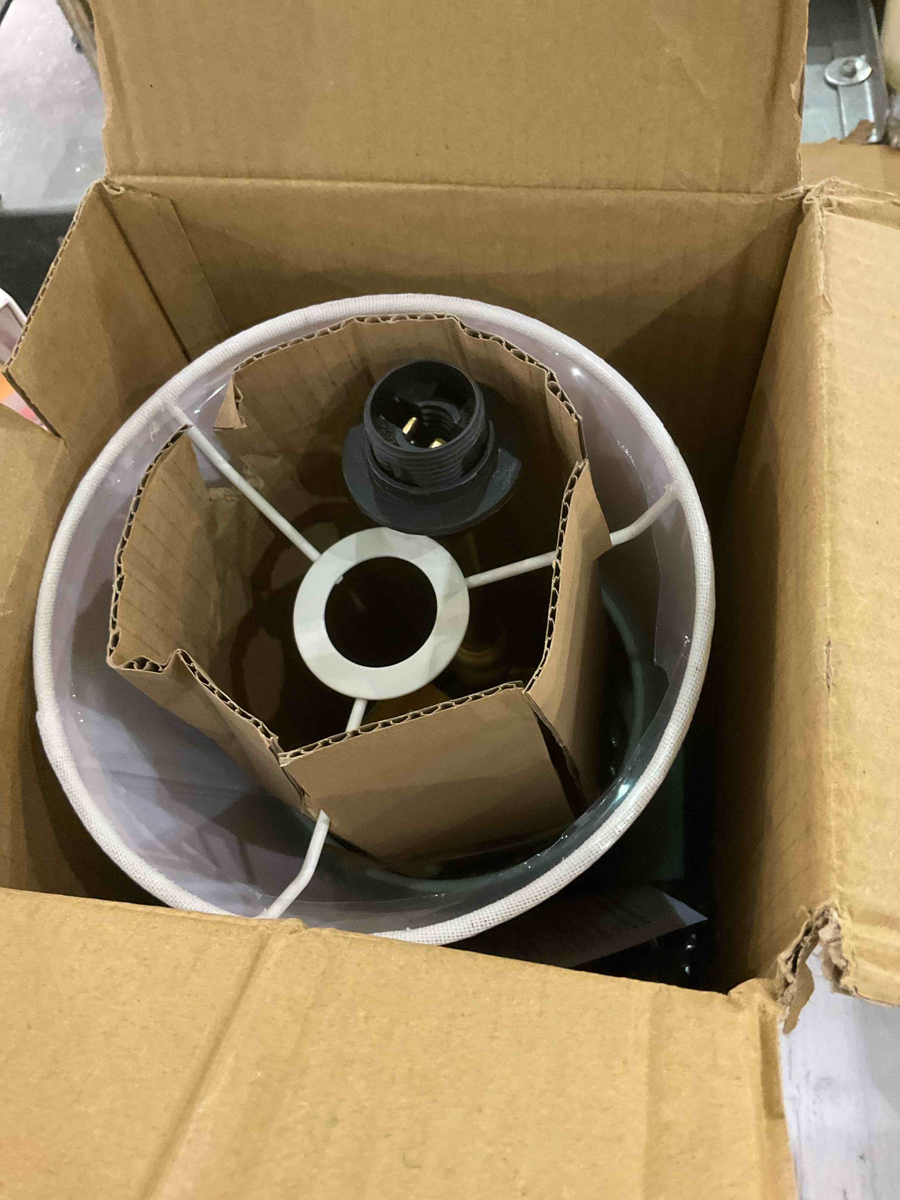 https://s3.amazonaws.com/lotting-images-prod/BargainHunt/EXS00440261_1710937489320.jpeg