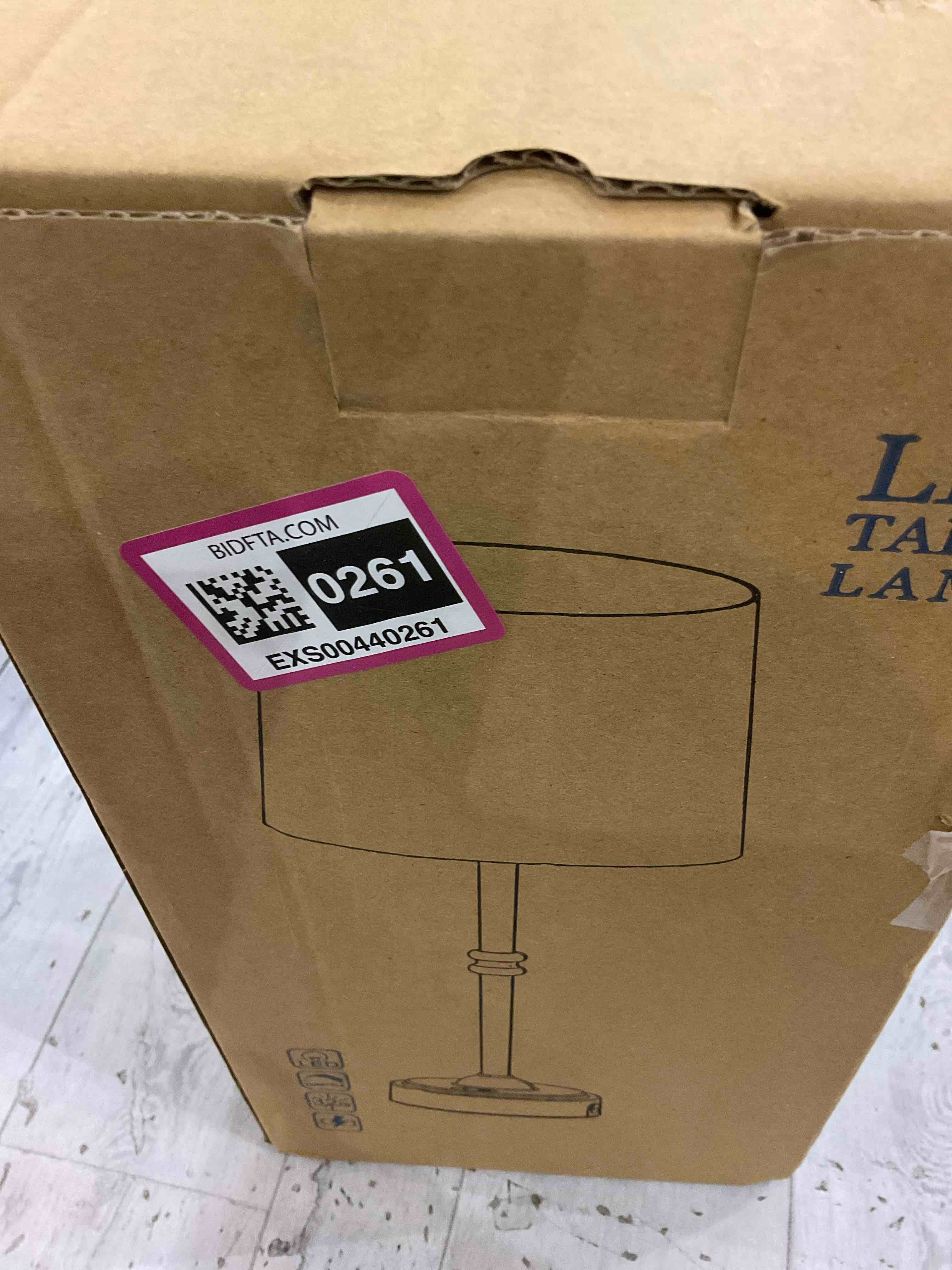https://s3.amazonaws.com/lotting-images-prod/BargainHunt/EXS00440261_1710937505295.jpeg