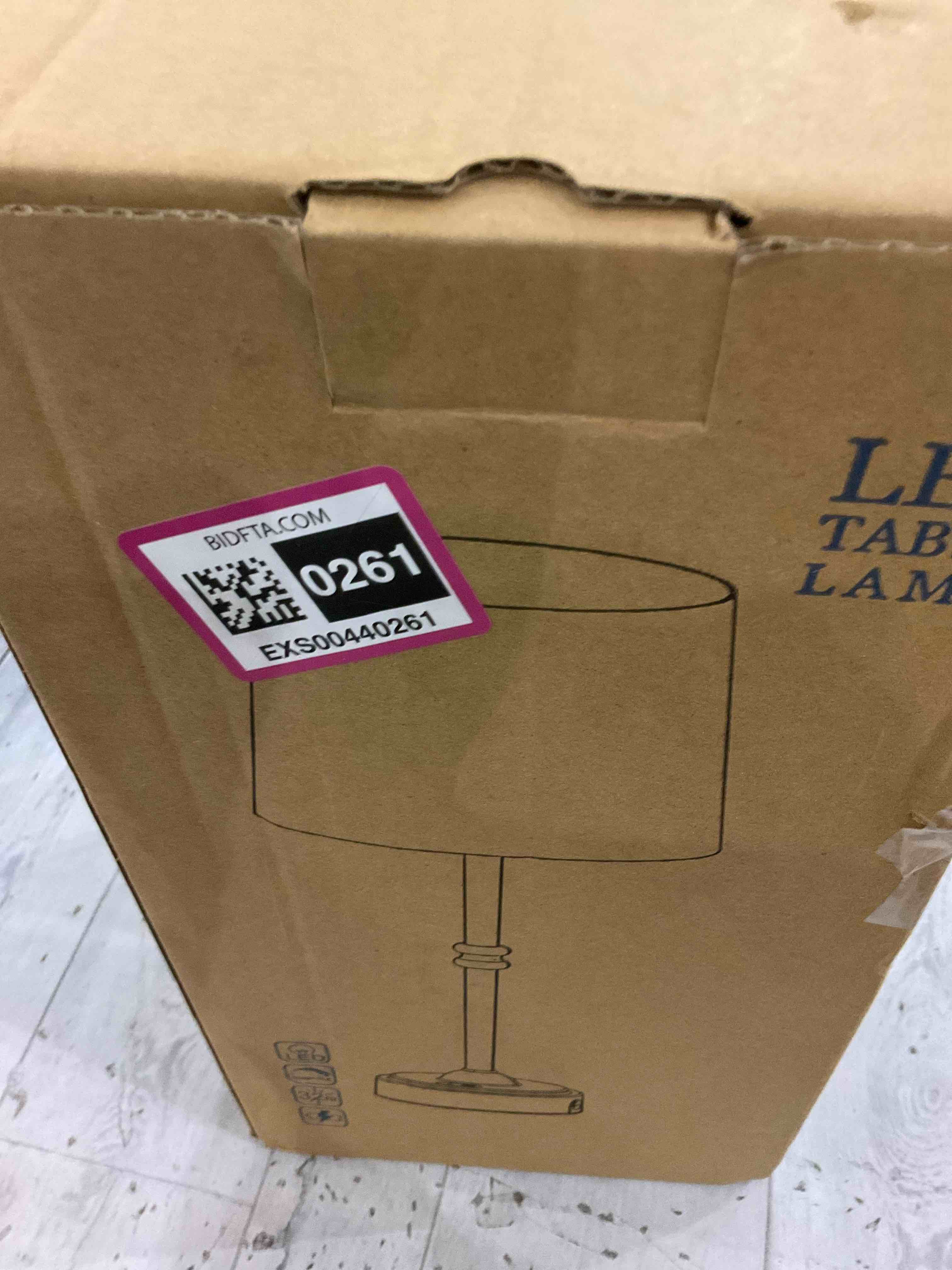 https://s3.amazonaws.com/lotting-images-prod/BargainHunt/EXS00440261_1710937506564.jpeg