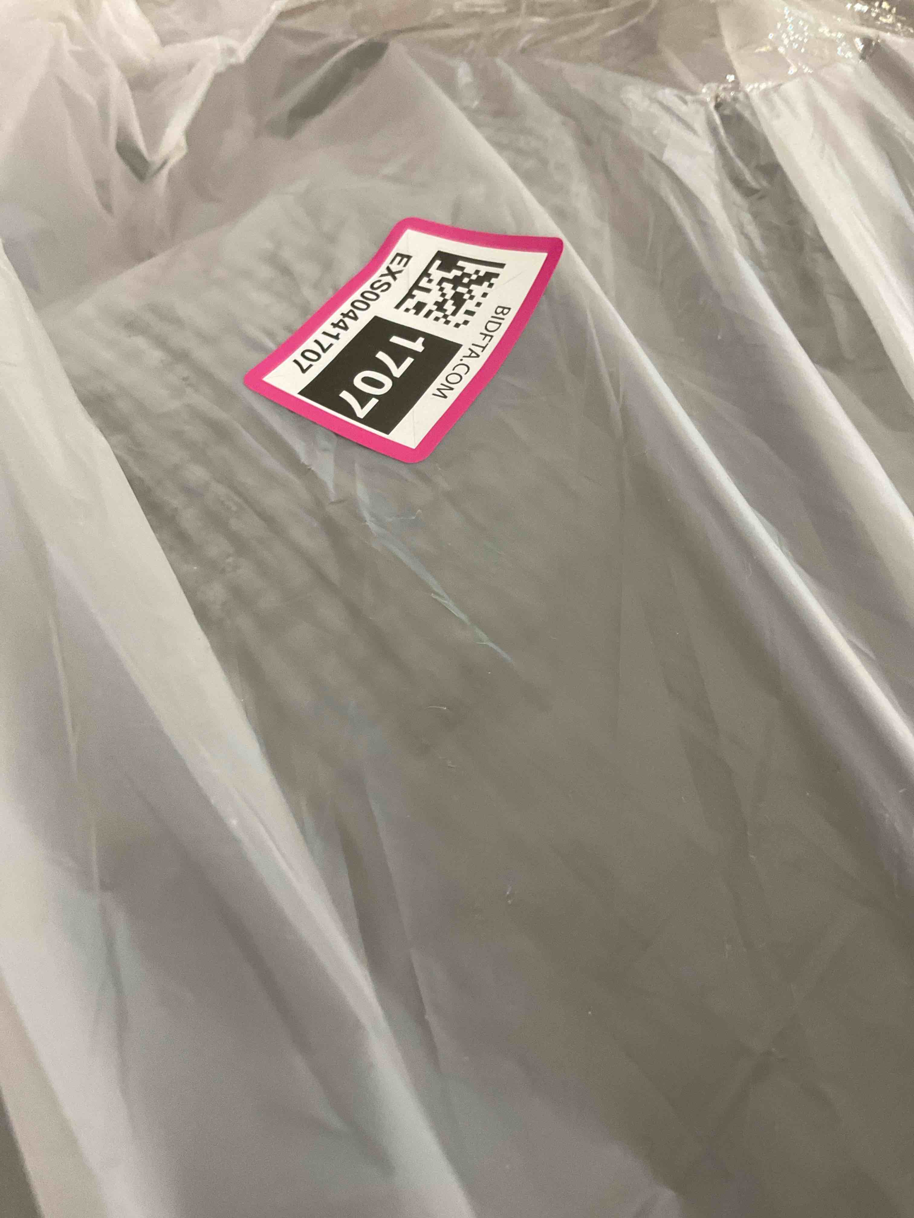 https://s3.amazonaws.com/lotting-images-prod/BargainHunt/EXS00441707_1712331014225.jpeg