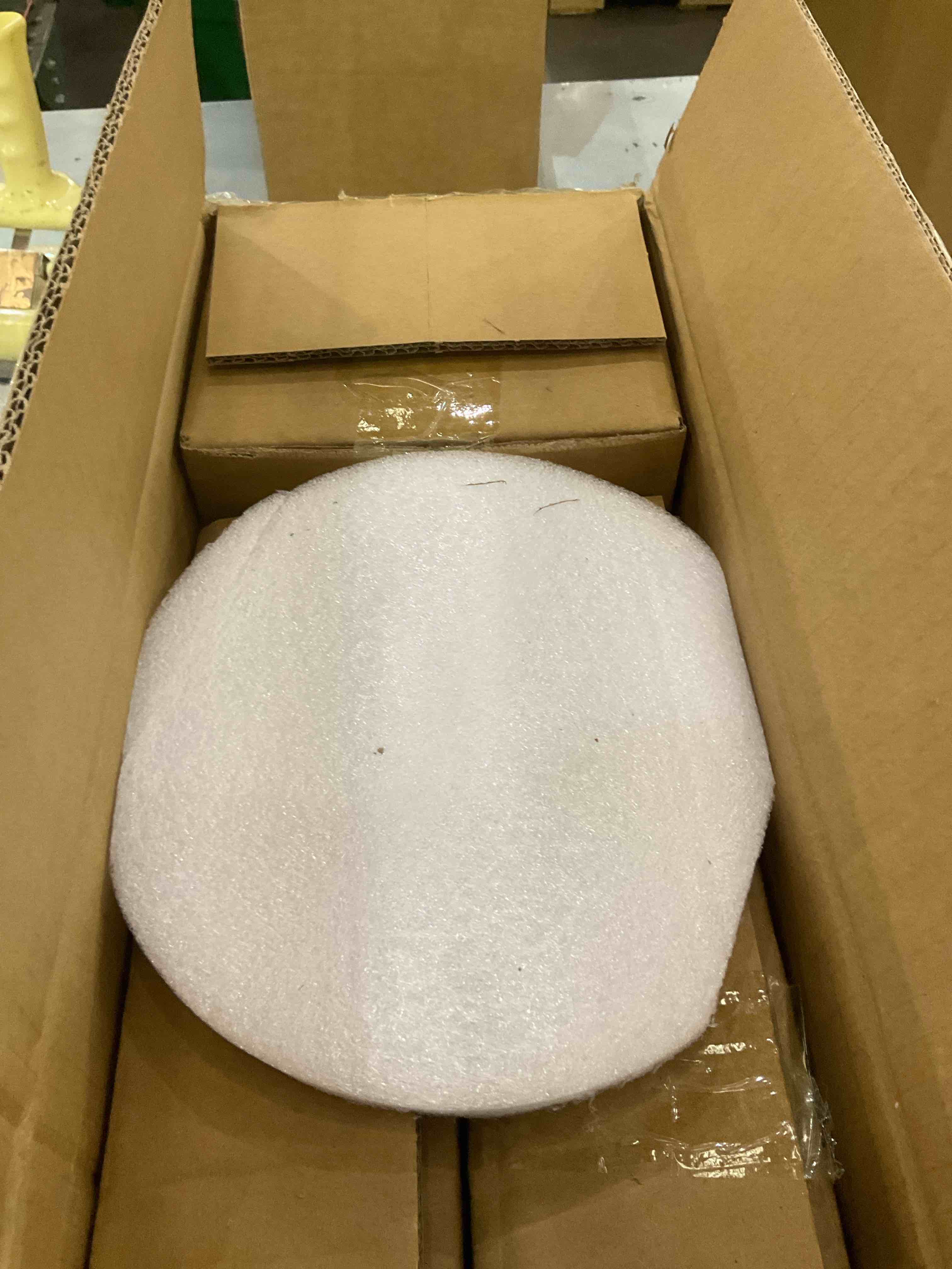 https://s3.amazonaws.com/lotting-images-prod/BargainHunt/EXS00442069_1712682357432.jpeg