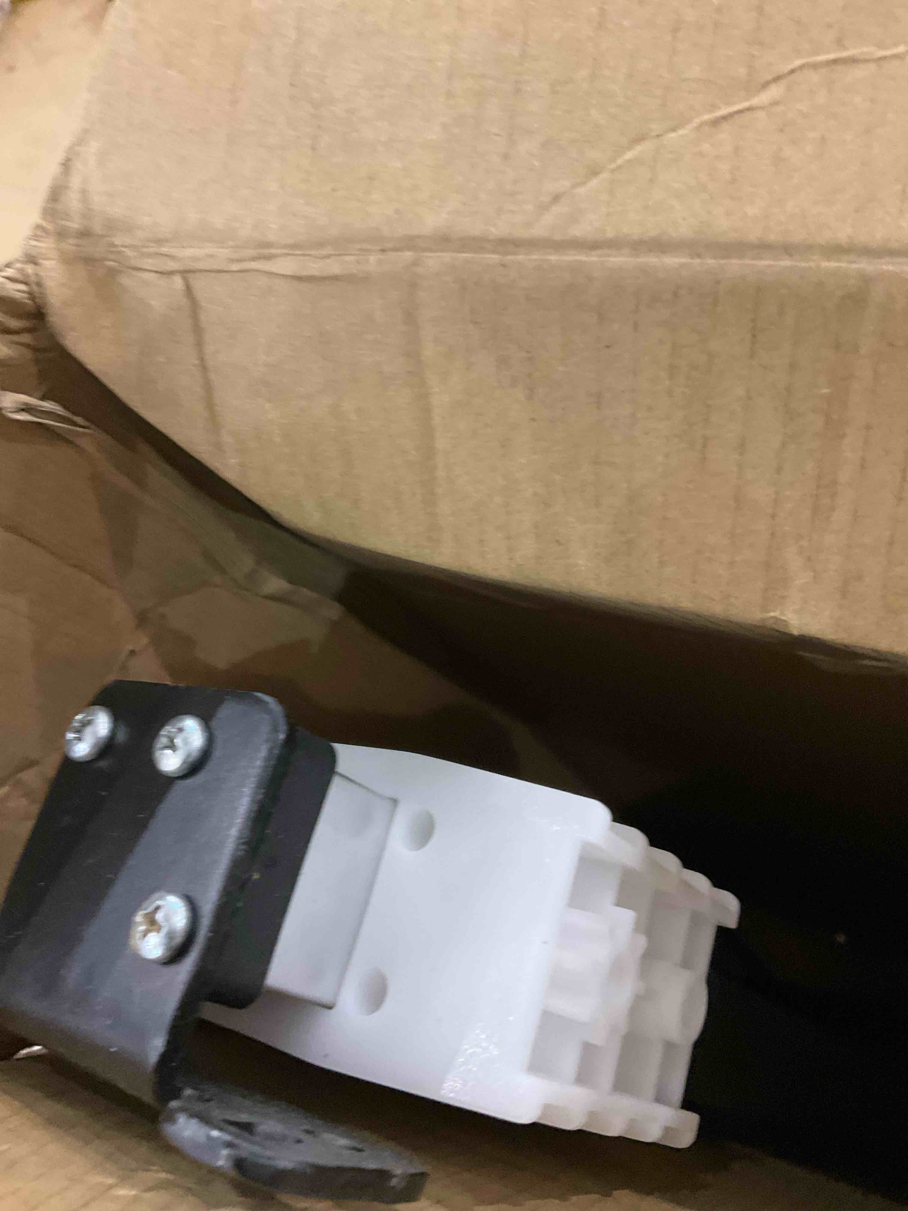 https://s3.amazonaws.com/lotting-images-prod/BargainHunt/EXS00442161_1716294226441.jpeg