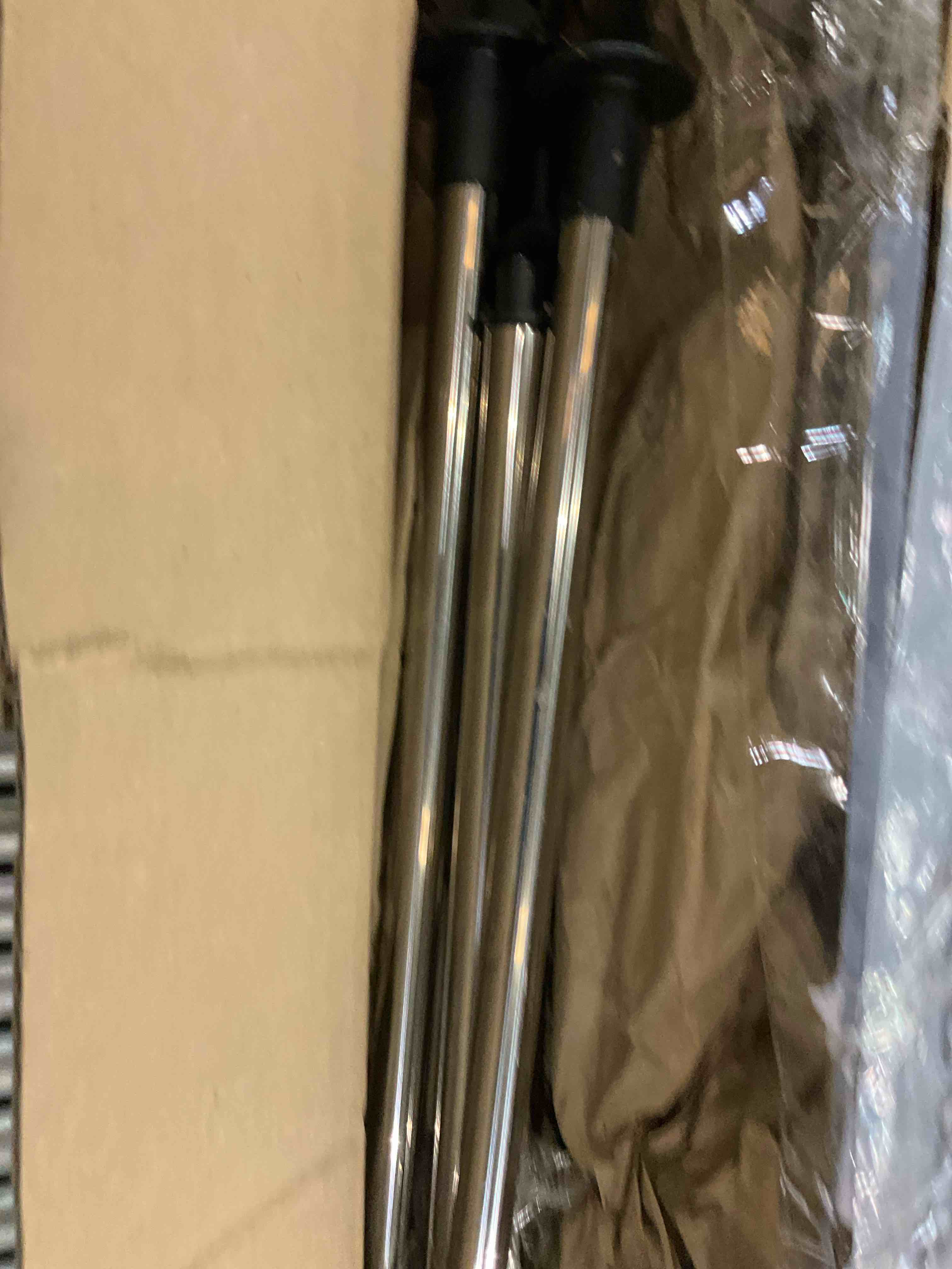 https://s3.amazonaws.com/lotting-images-prod/BargainHunt/EXS00442162_1716294352360.jpeg
