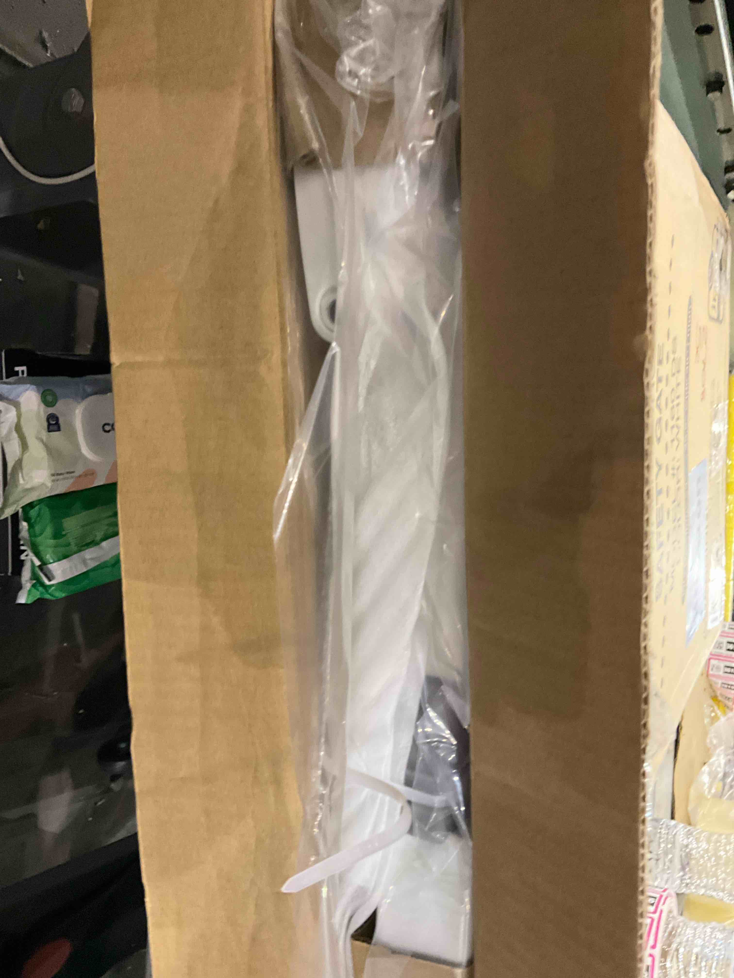 https://s3.amazonaws.com/lotting-images-prod/BargainHunt/EXS00442285_1716379610959.jpeg