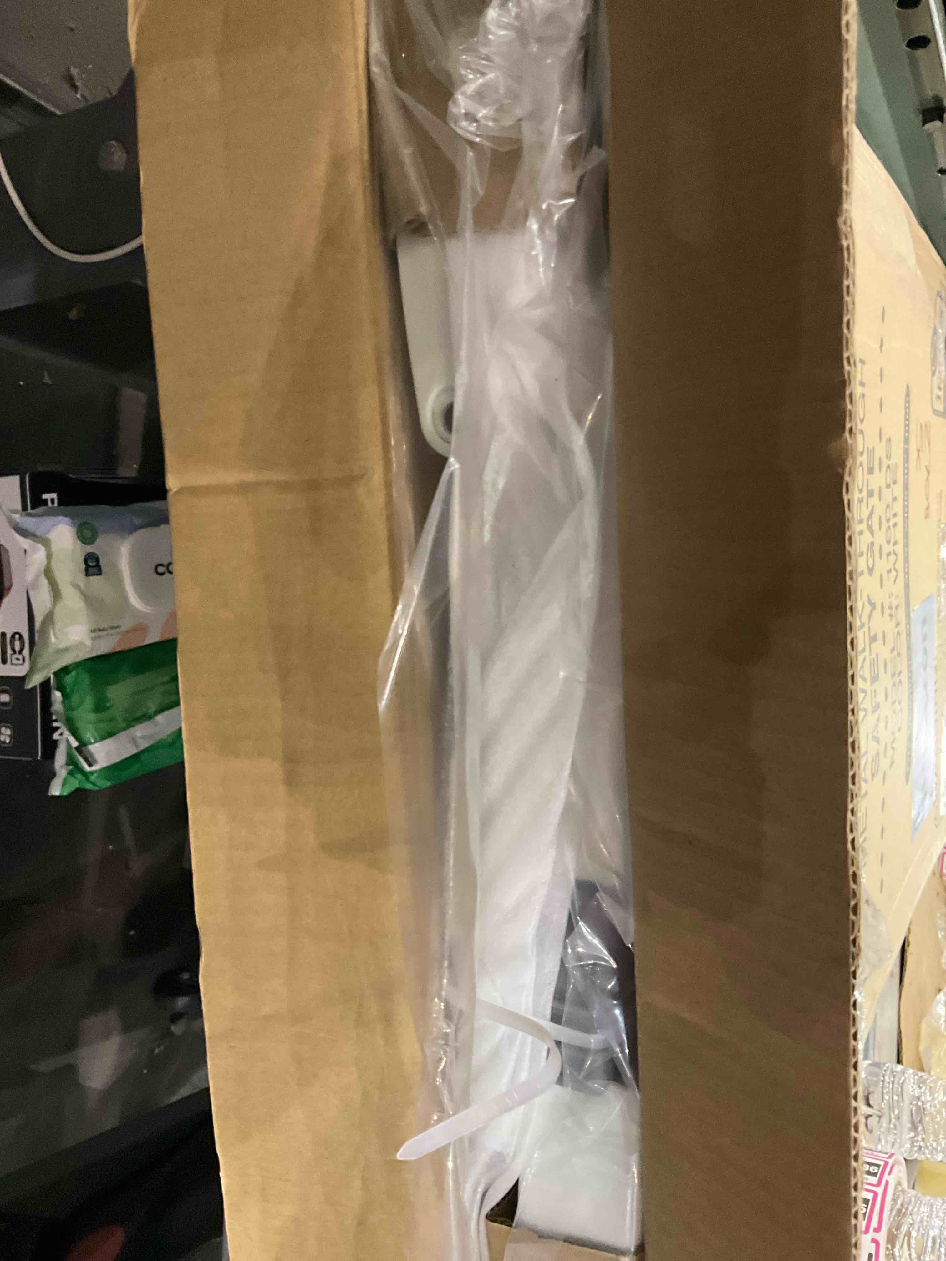 https://s3.amazonaws.com/lotting-images-prod/BargainHunt/EXS00442285_1716379611991.jpeg