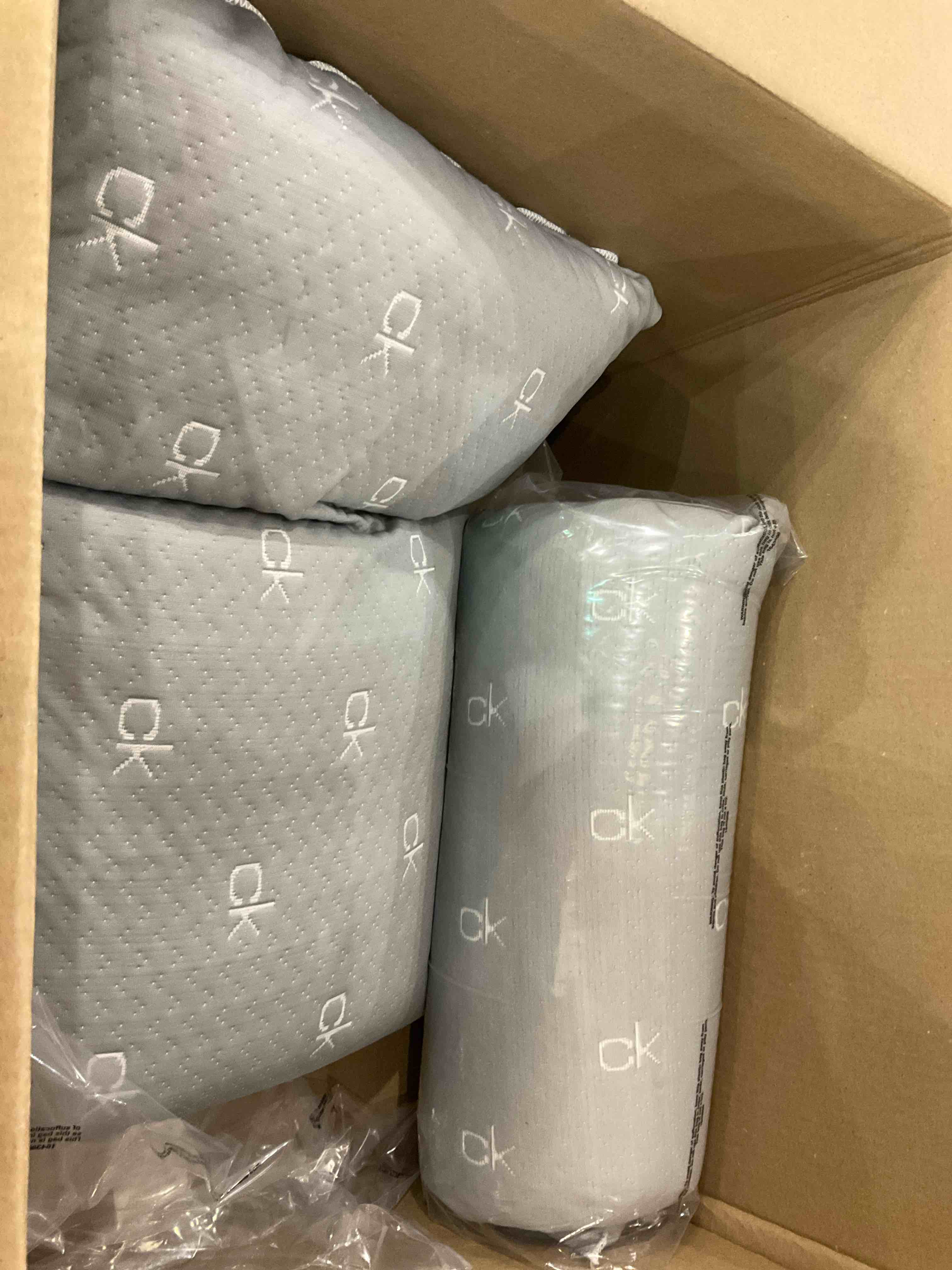 https://s3.amazonaws.com/lotting-images-prod/BargainHunt/EXS00442289_1716380272688.jpeg