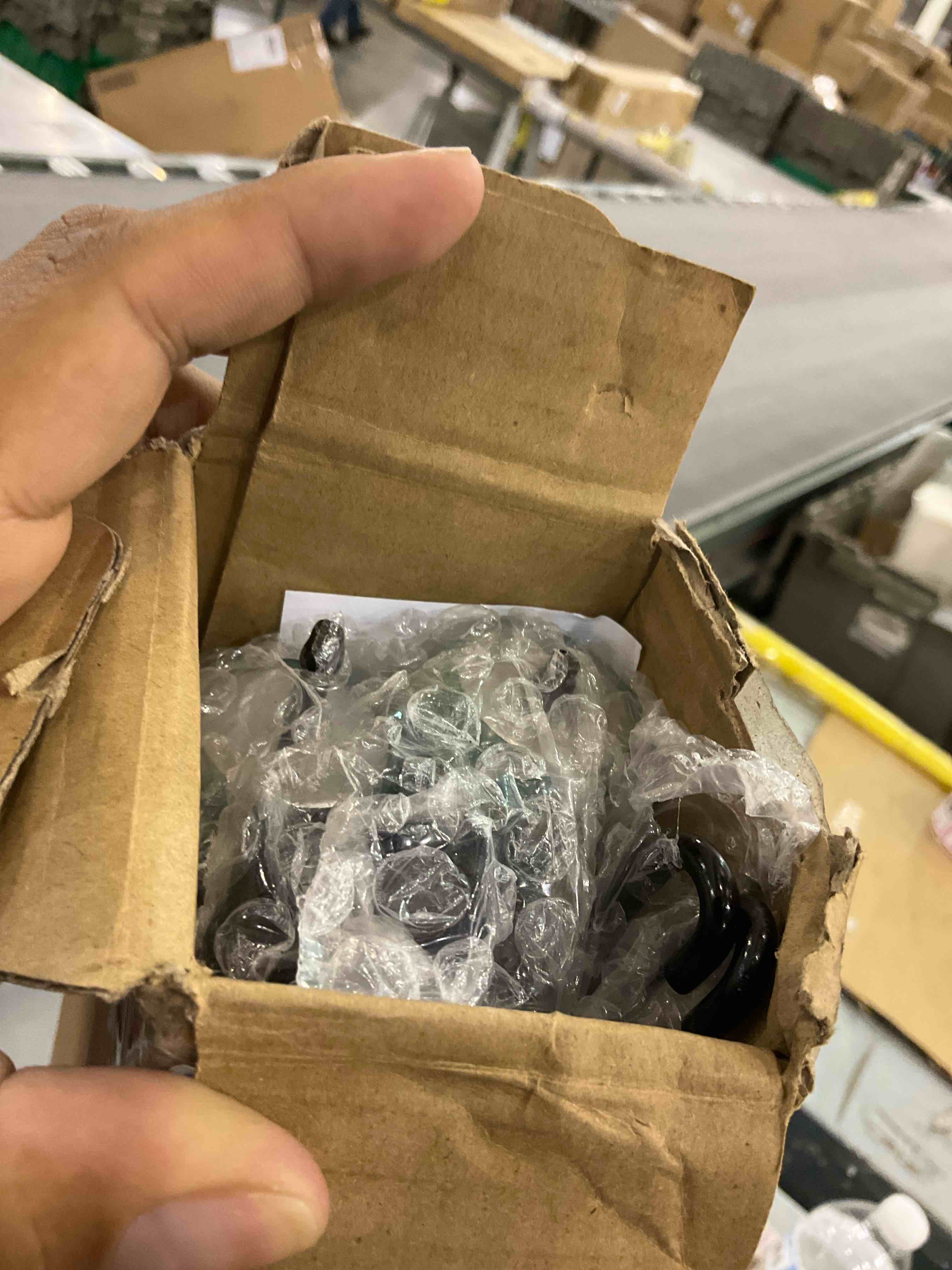 https://s3.amazonaws.com/lotting-images-prod/BargainHunt/EXS00442396_1716403881116.jpeg