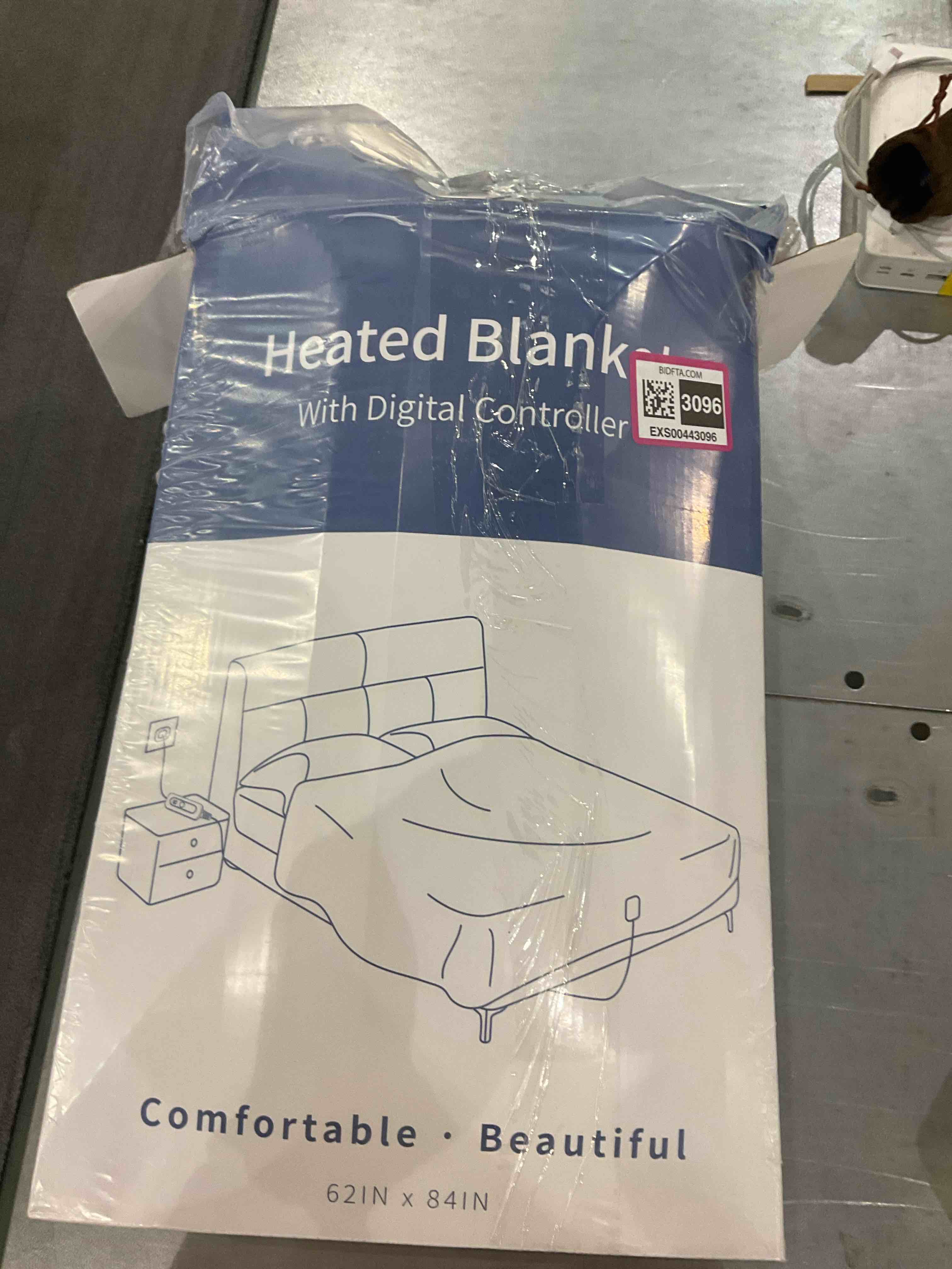https://s3.amazonaws.com/lotting-images-prod/BargainHunt/EXS00443096_1711024734094.jpeg