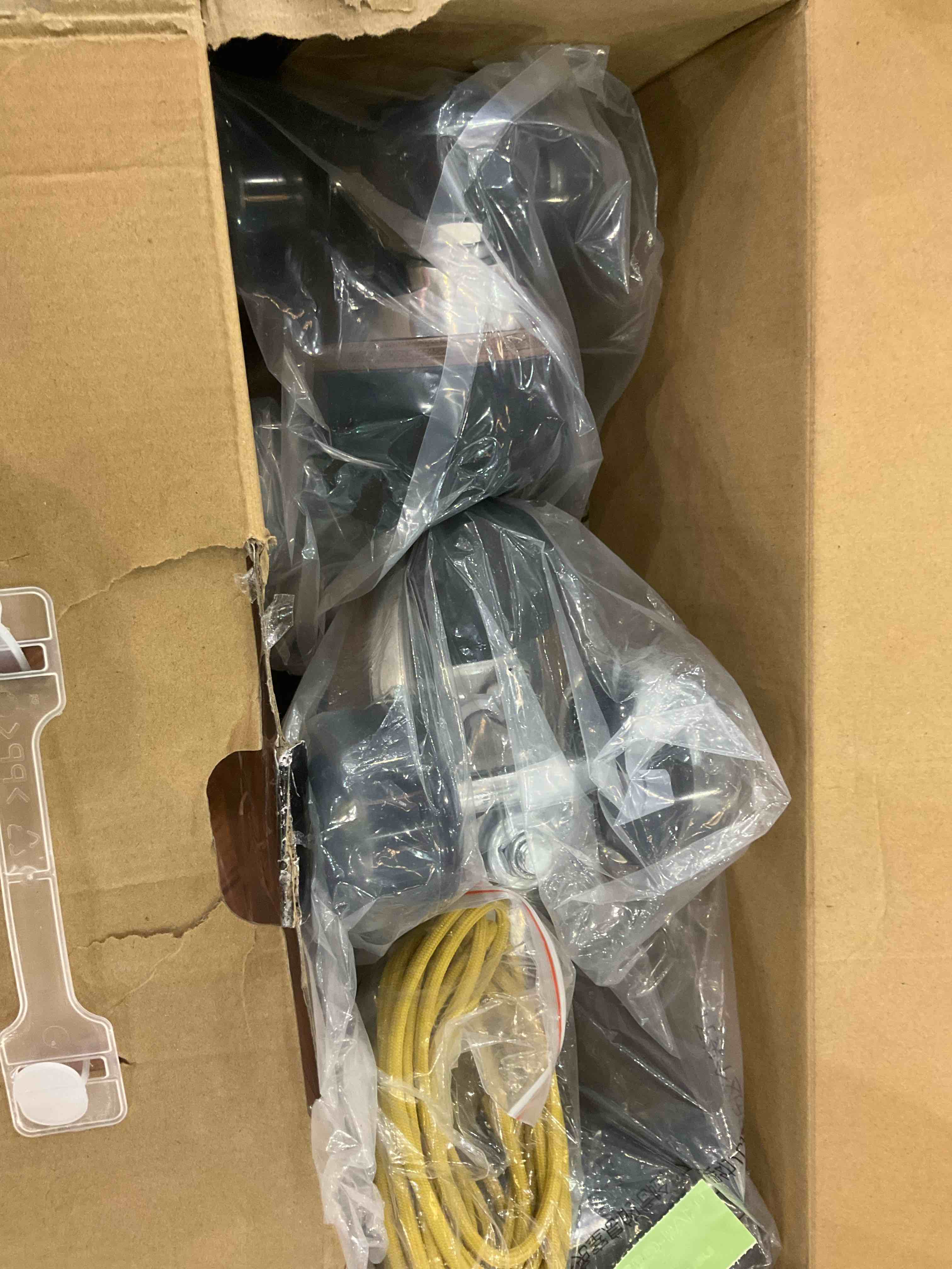 https://s3.amazonaws.com/lotting-images-prod/BargainHunt/EXS00443302_1712775513849.jpeg