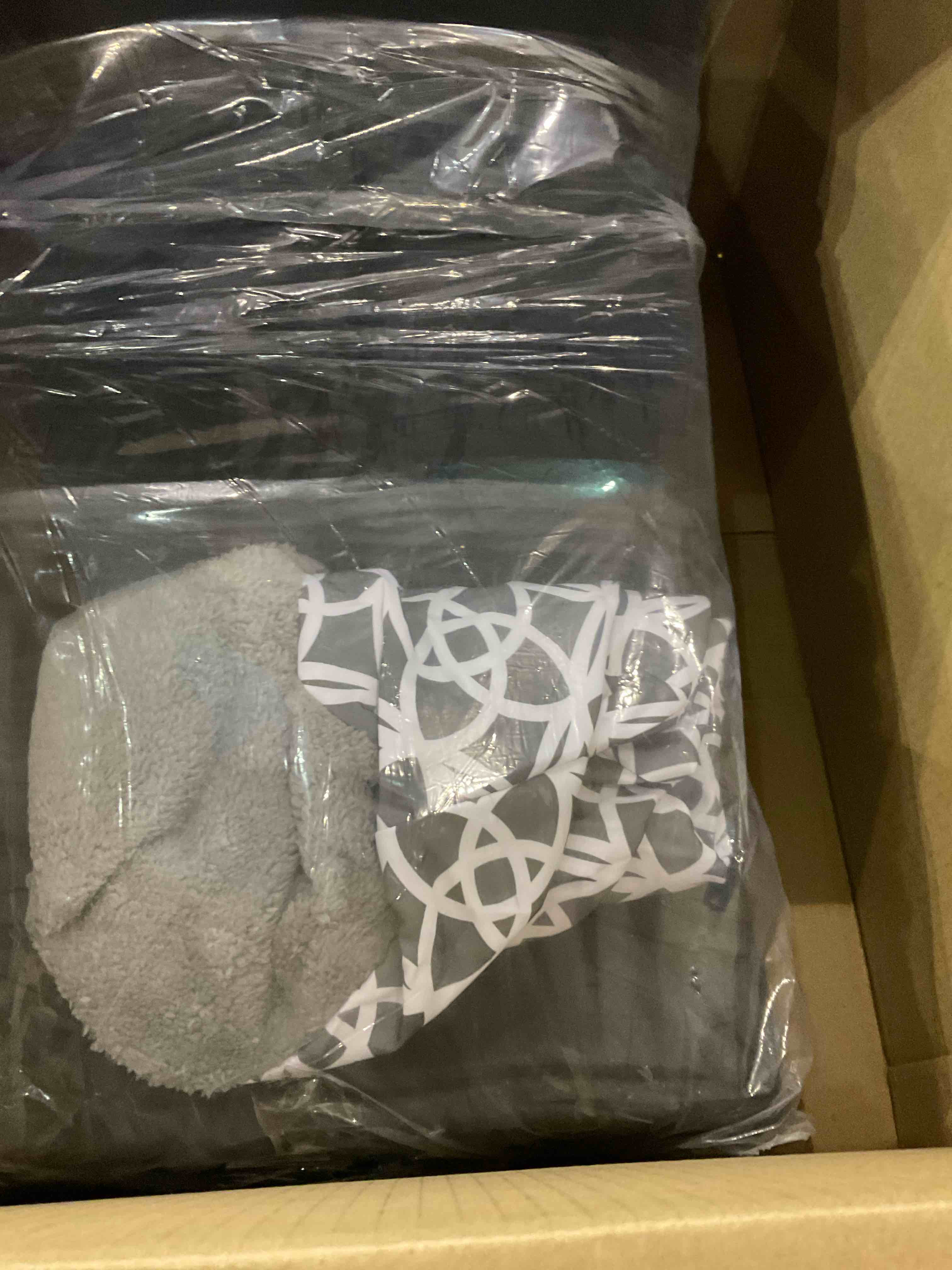 https://s3.amazonaws.com/lotting-images-prod/BargainHunt/EXS00444102_1709728040178.jpeg