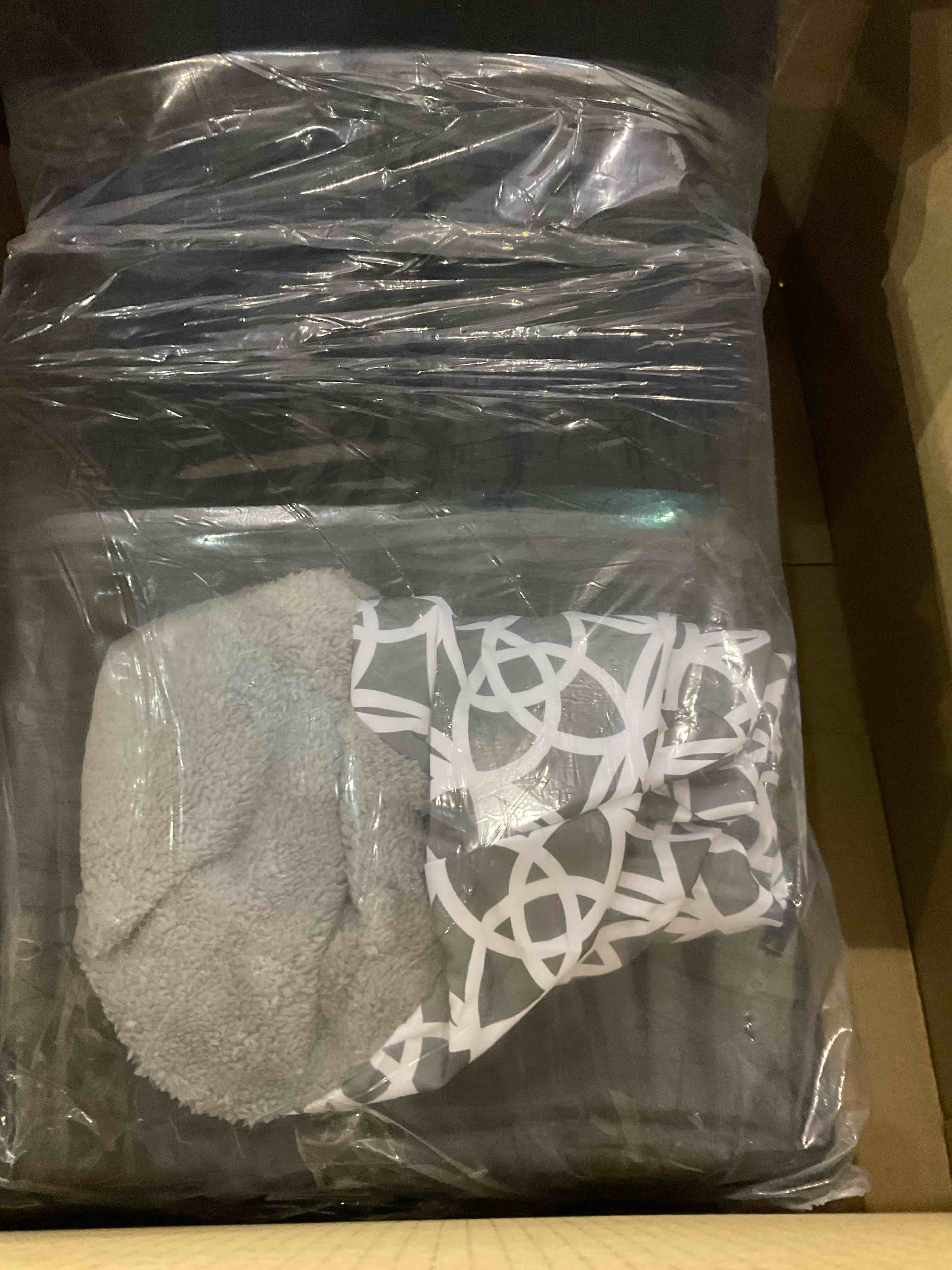 https://s3.amazonaws.com/lotting-images-prod/BargainHunt/EXS00444102_1709728041022.jpeg