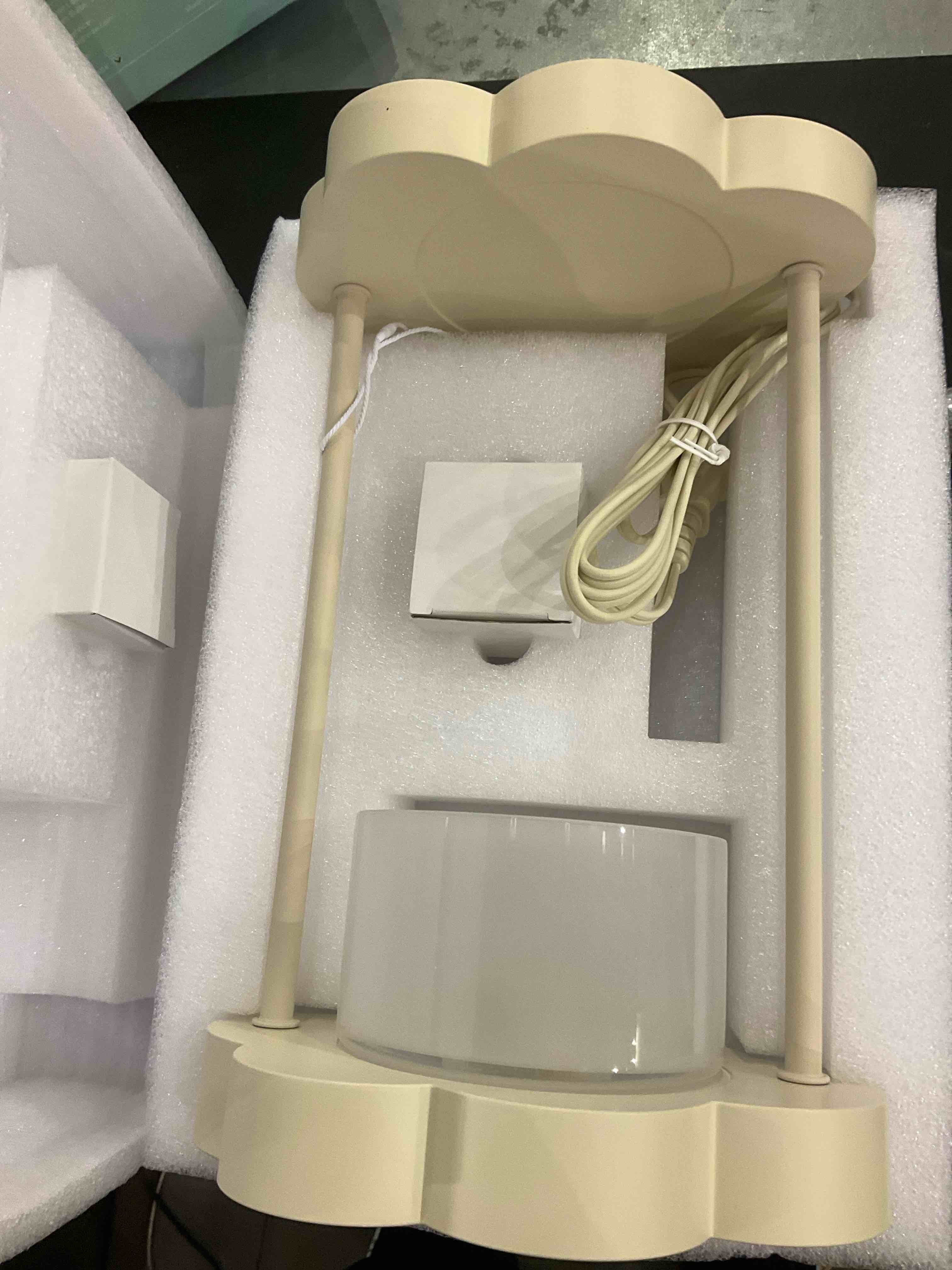 https://s3.amazonaws.com/lotting-images-prod/BargainHunt/EXS00444480_1712758595212.jpeg