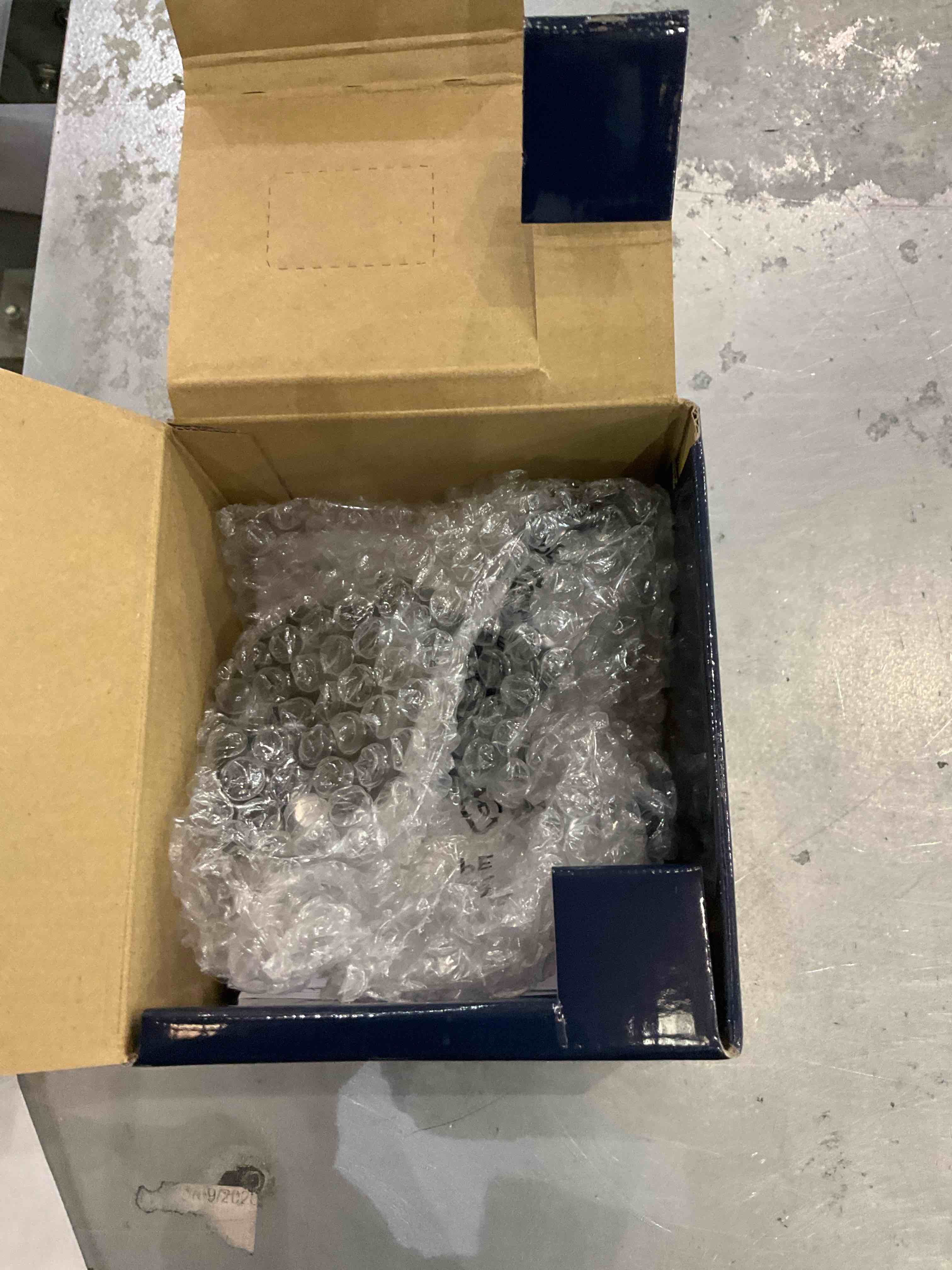 https://s3.amazonaws.com/lotting-images-prod/BargainHunt/EXS00444731_1710515739491.jpeg