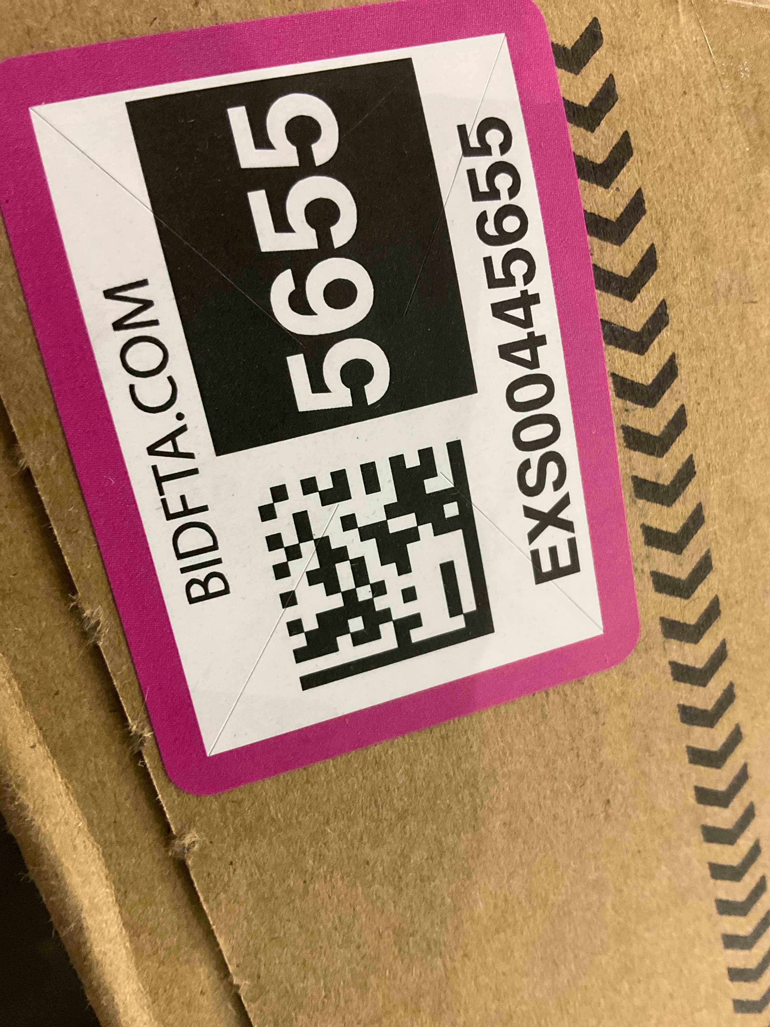https://s3.amazonaws.com/lotting-images-prod/BargainHunt/EXS00445655_1709644116113.jpeg
