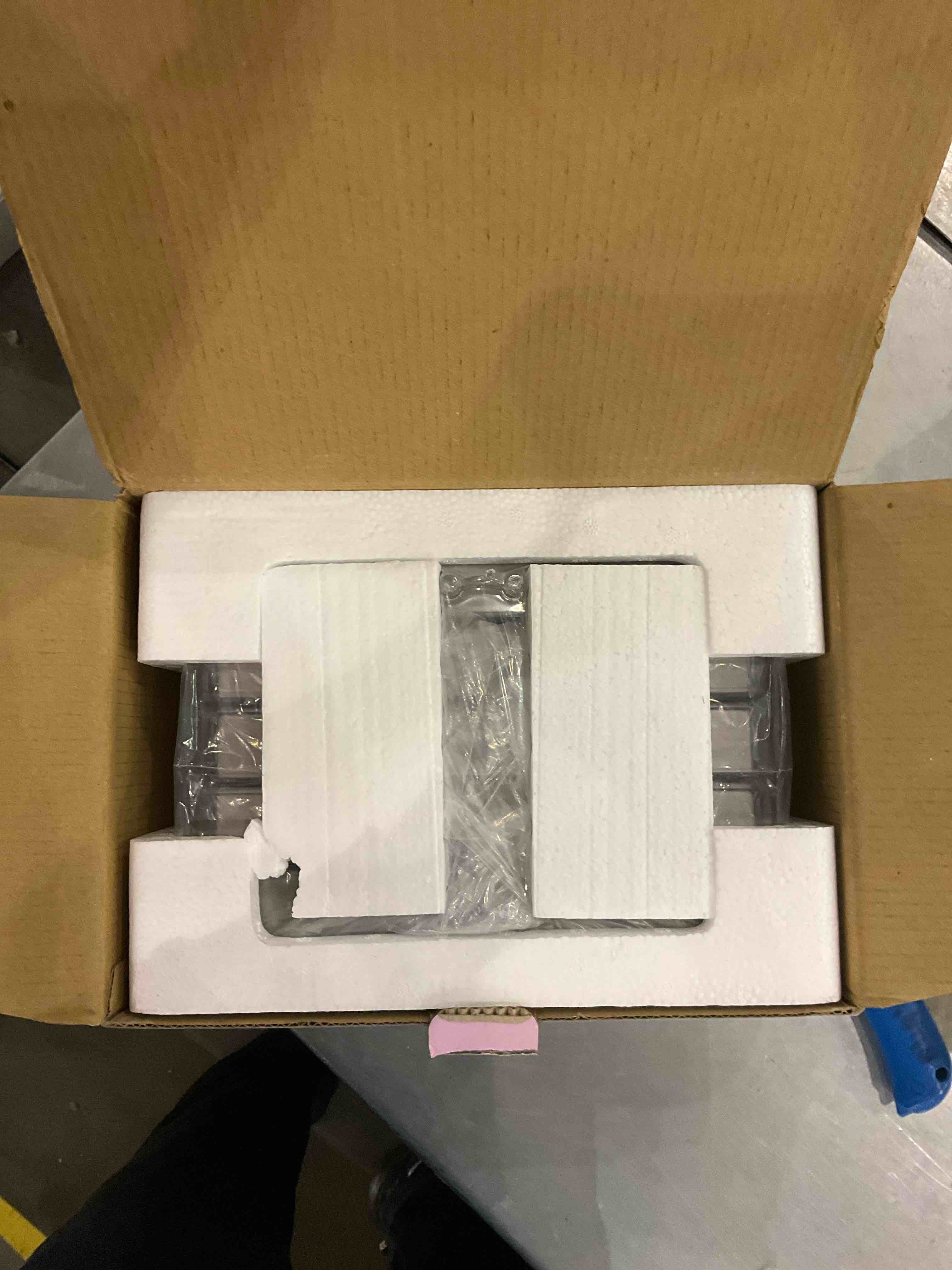 https://s3.amazonaws.com/lotting-images-prod/BargainHunt/EXS00445673_1709644707537.jpeg