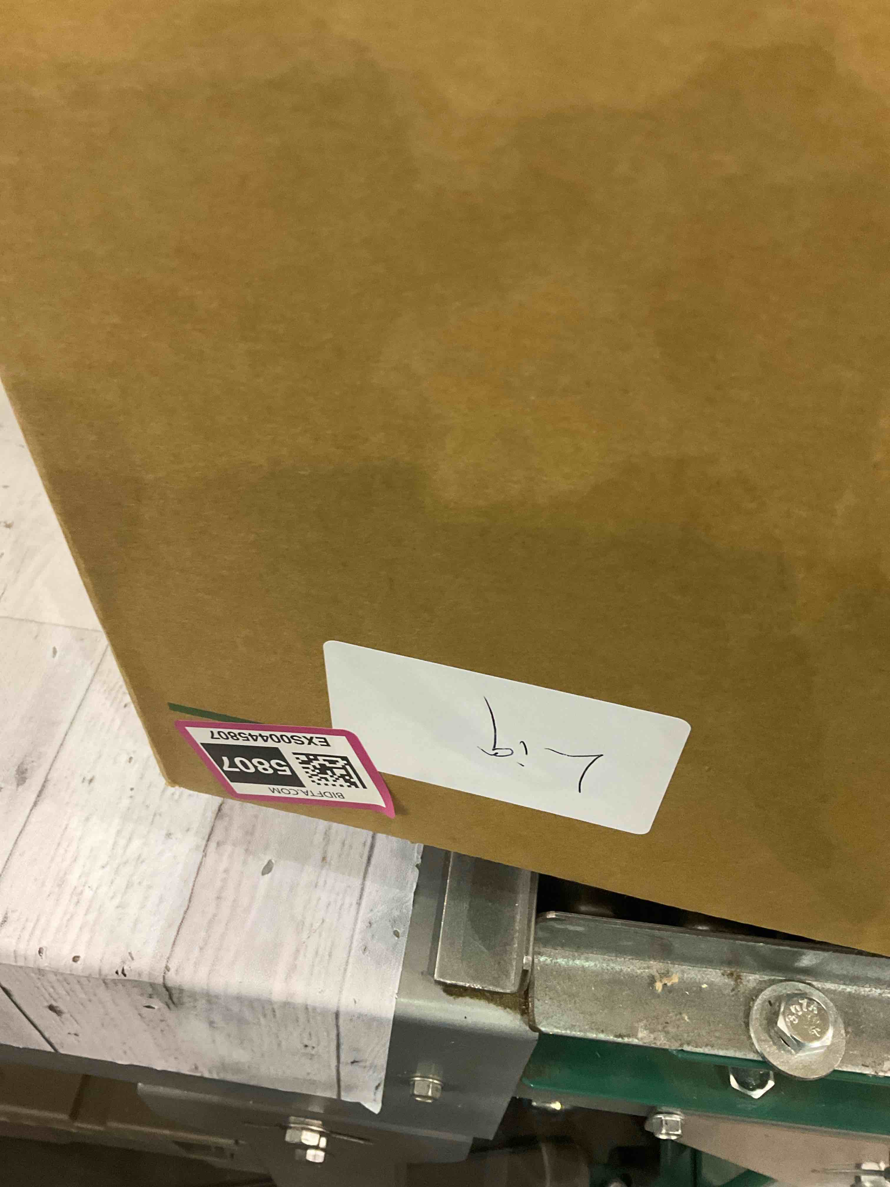 https://s3.amazonaws.com/lotting-images-prod/BargainHunt/EXS00445807_1709727946090.jpeg