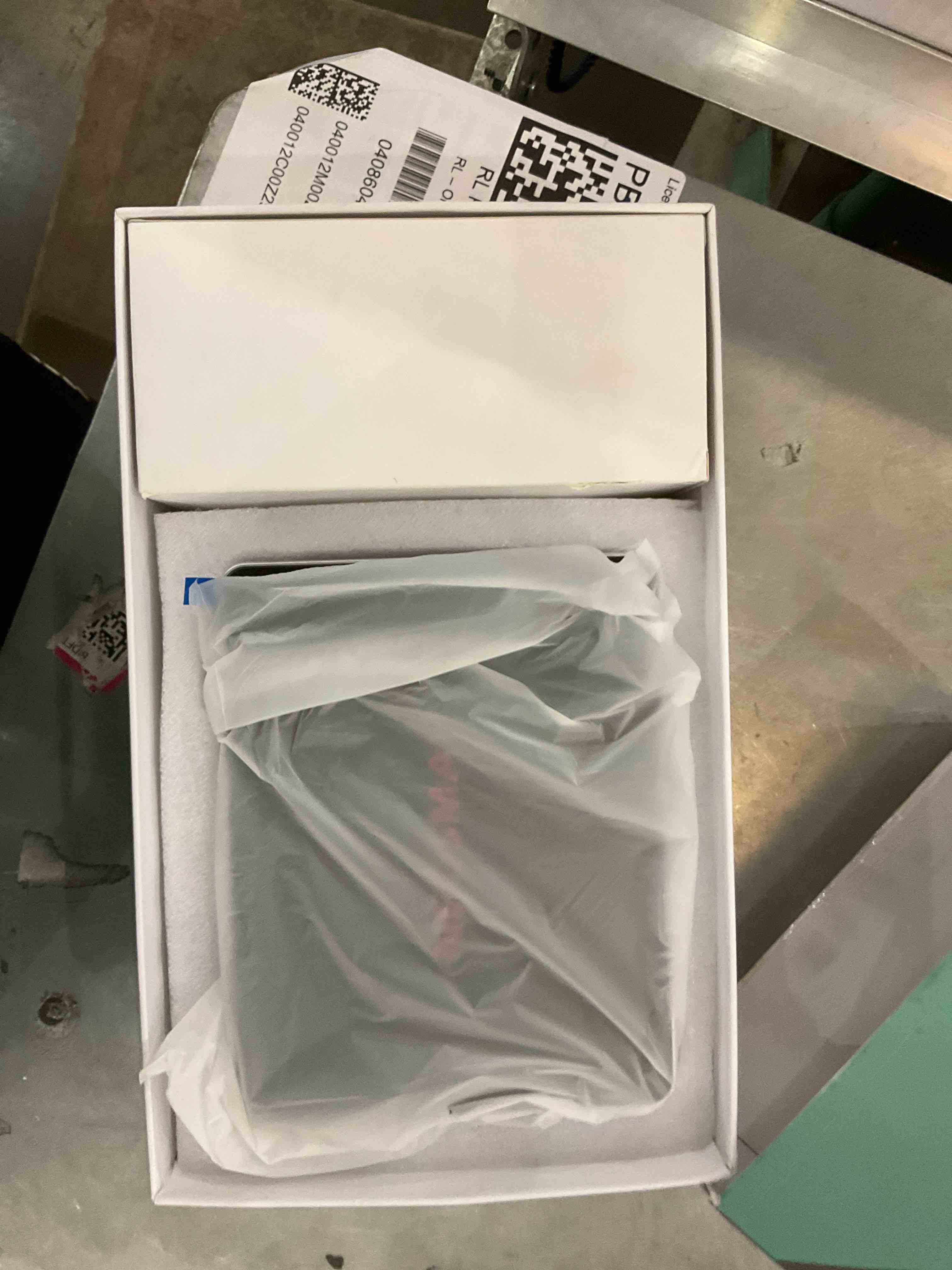https://s3.amazonaws.com/lotting-images-prod/BargainHunt/EXS00446283_1708704926678.jpeg