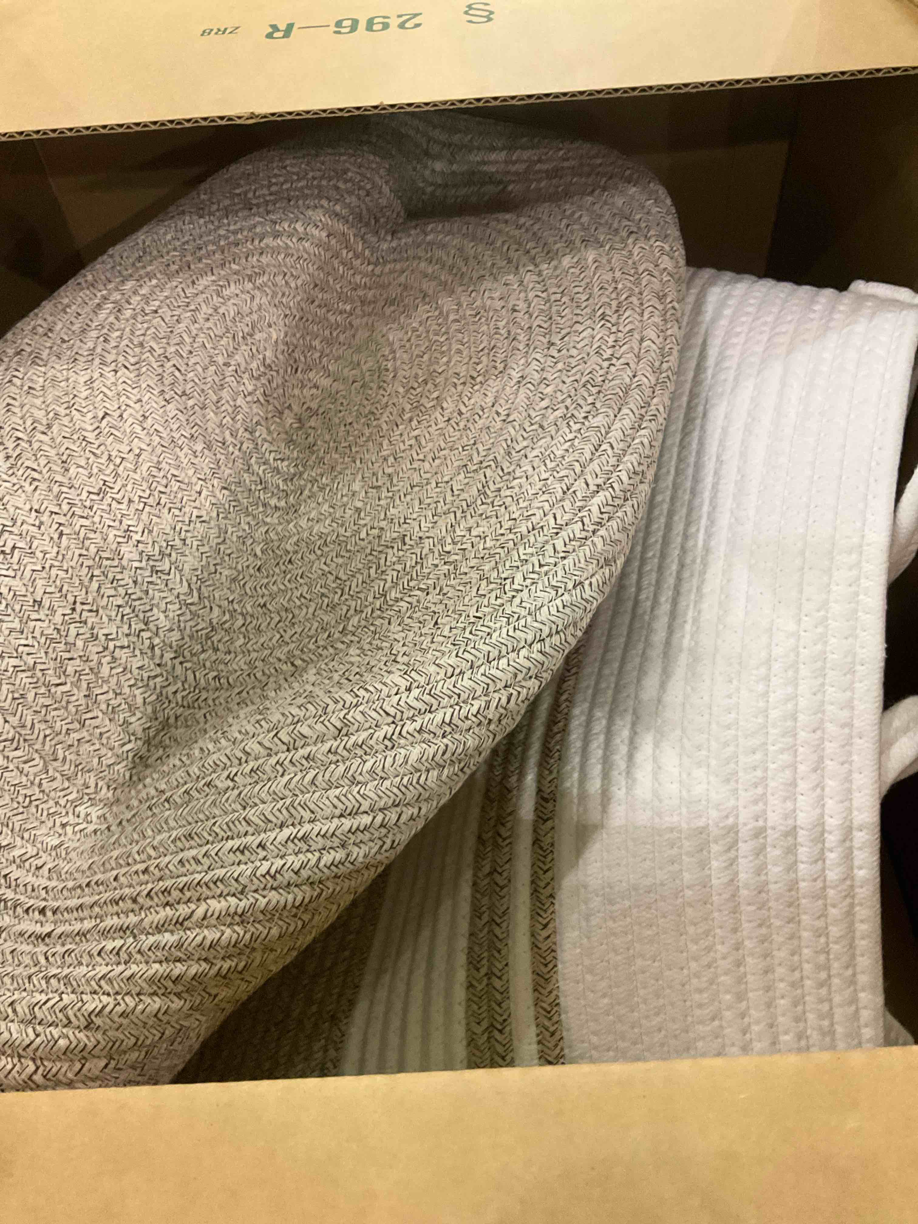 https://s3.amazonaws.com/lotting-images-prod/BargainHunt/EXS00446566_1709727856507.jpeg