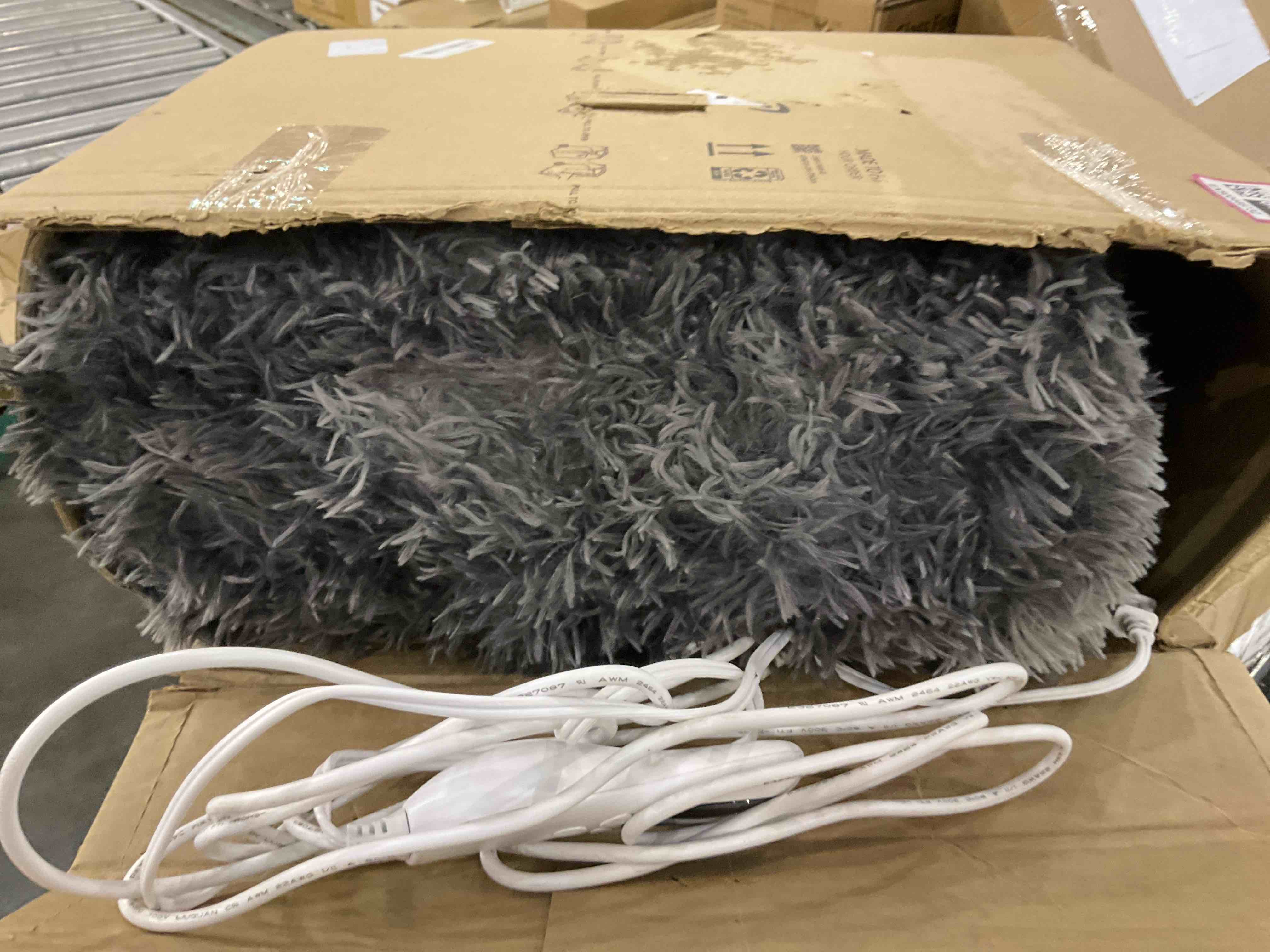 https://s3.amazonaws.com/lotting-images-prod/BargainHunt/EXS00446732_1710161269590.jpeg
