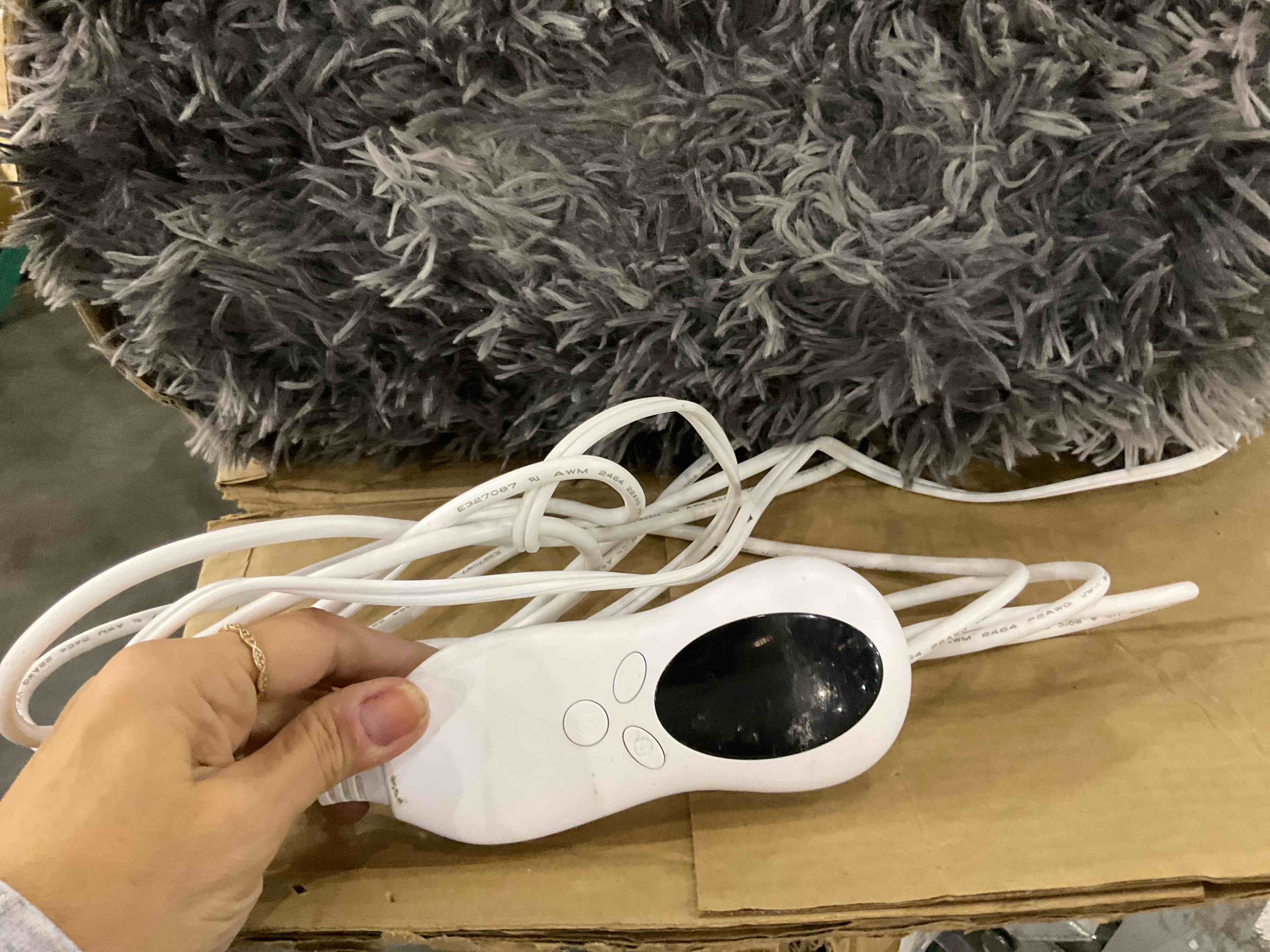 https://s3.amazonaws.com/lotting-images-prod/BargainHunt/EXS00446732_1710161277050.jpeg