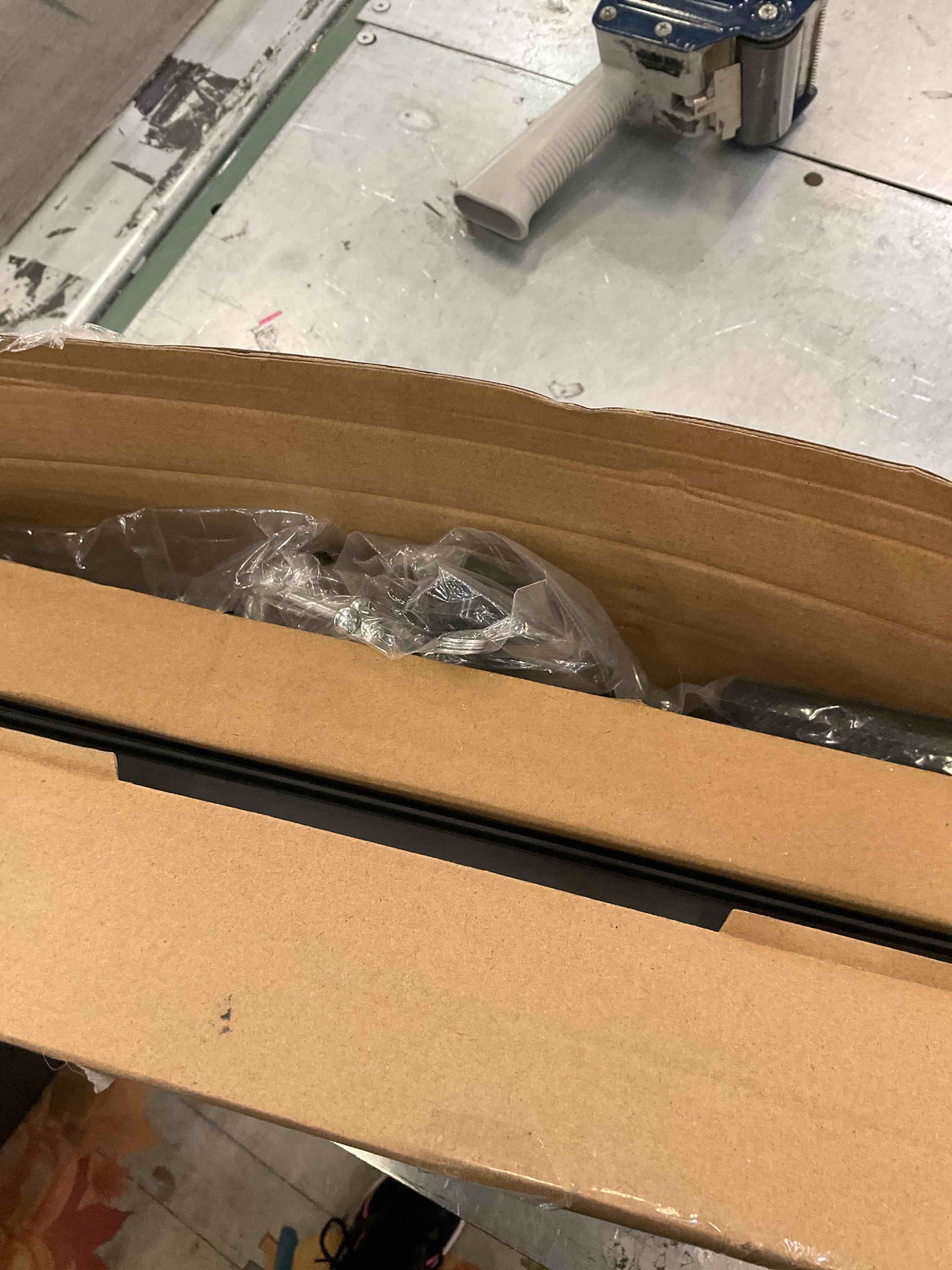 https://s3.amazonaws.com/lotting-images-prod/BargainHunt/EXS00447240_1710175391604.jpeg