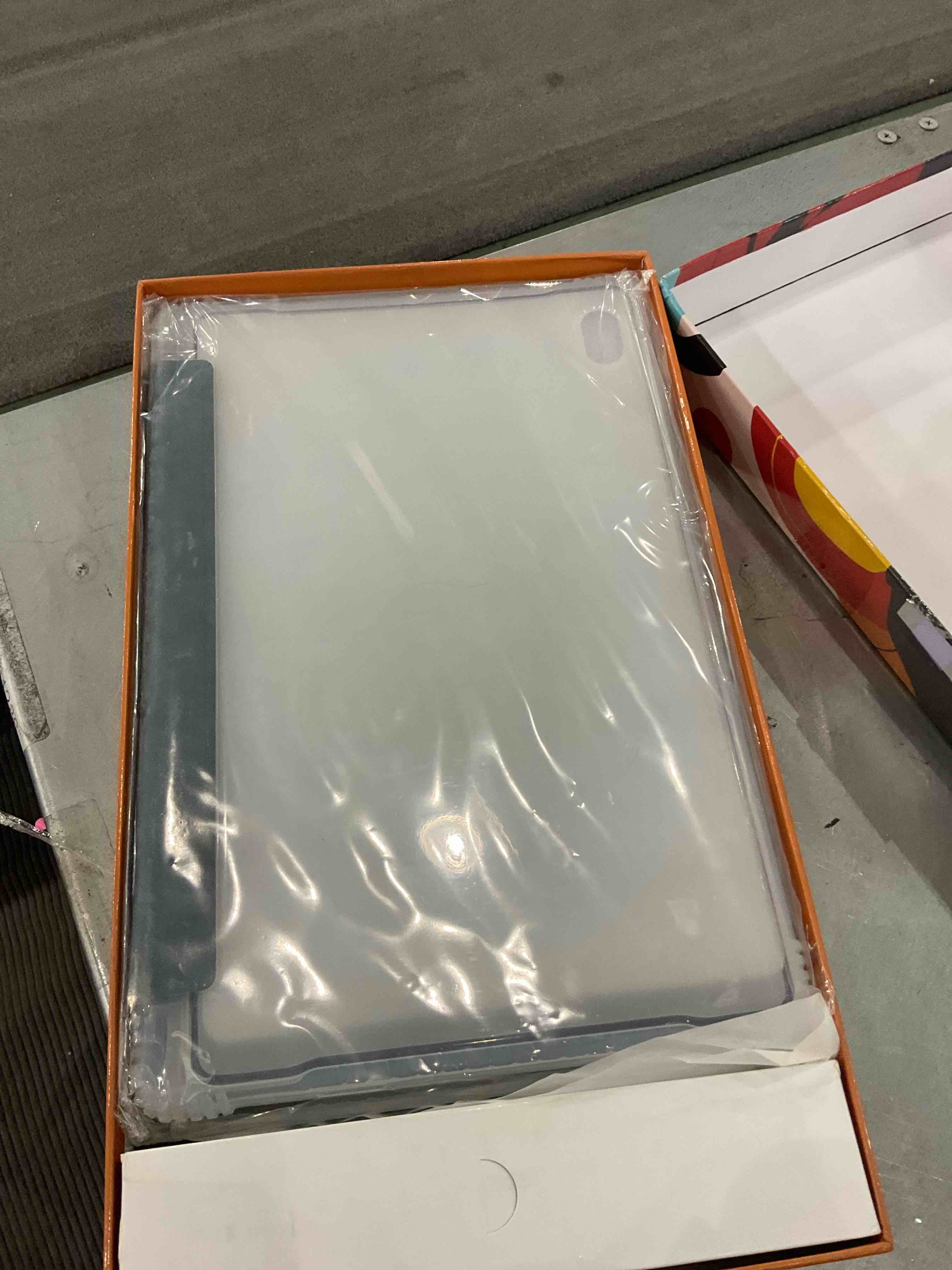 https://s3.amazonaws.com/lotting-images-prod/BargainHunt/EXS00447401_1710851324492.jpeg