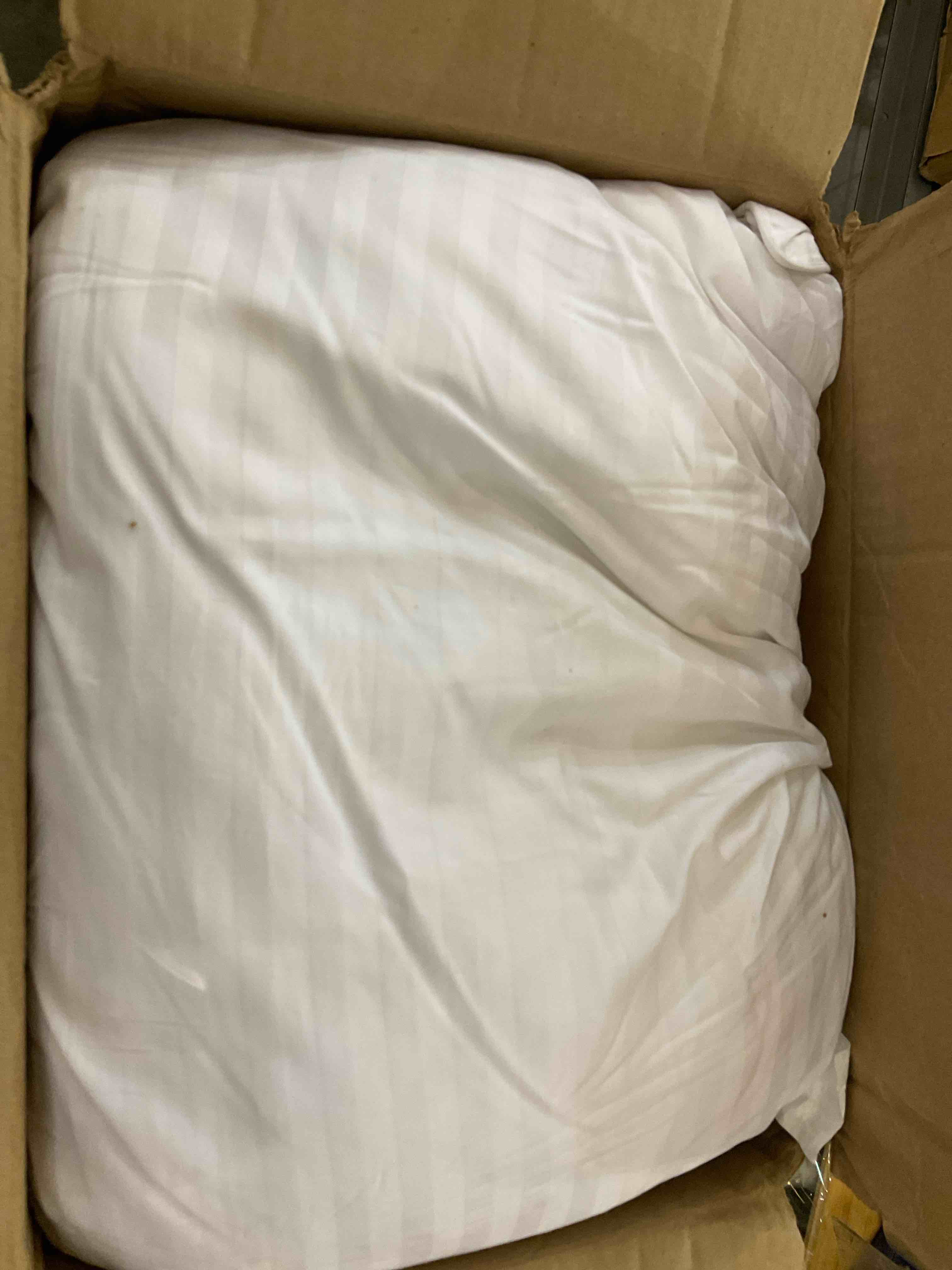 https://s3.amazonaws.com/lotting-images-prod/BargainHunt/EXS00447985_1710262119600.jpeg