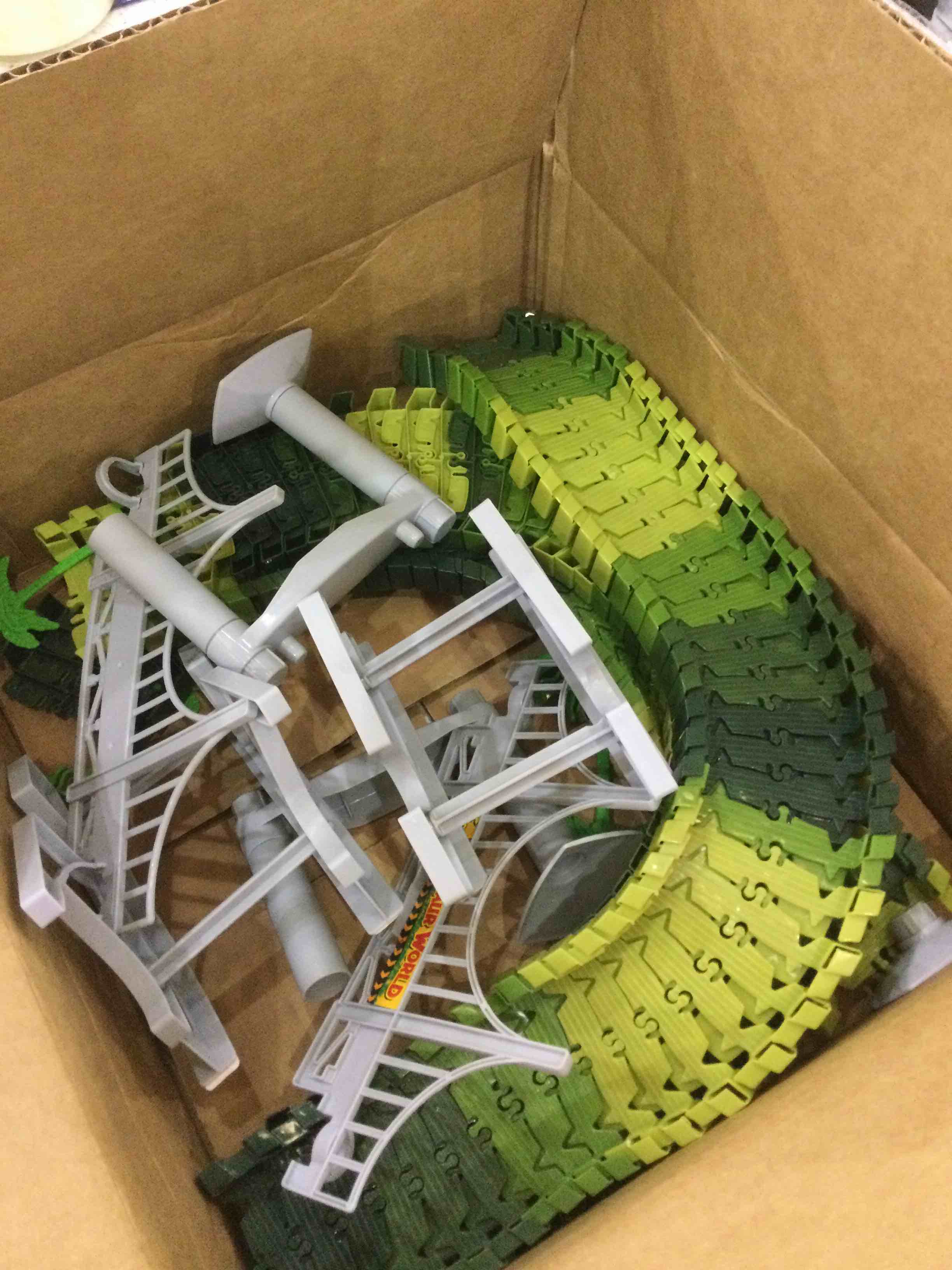https://s3.amazonaws.com/lotting-images-prod/BargainHunt/EXS00448471_1713552682796.jpeg