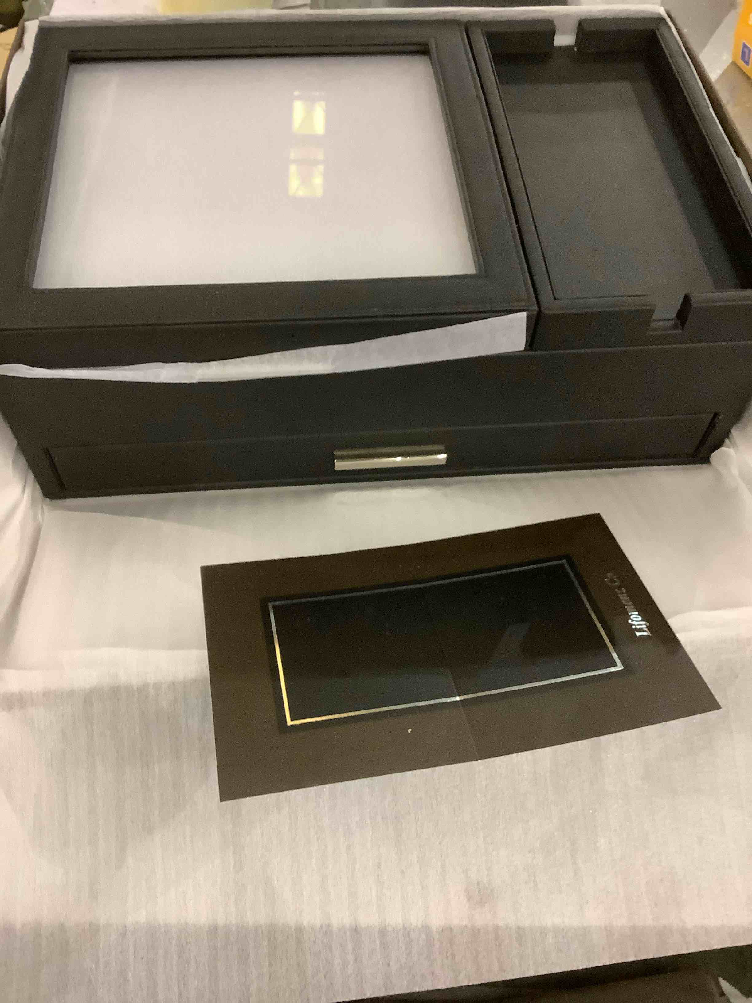 https://s3.amazonaws.com/lotting-images-prod/BargainHunt/EXS00448546_1709928390882.jpeg