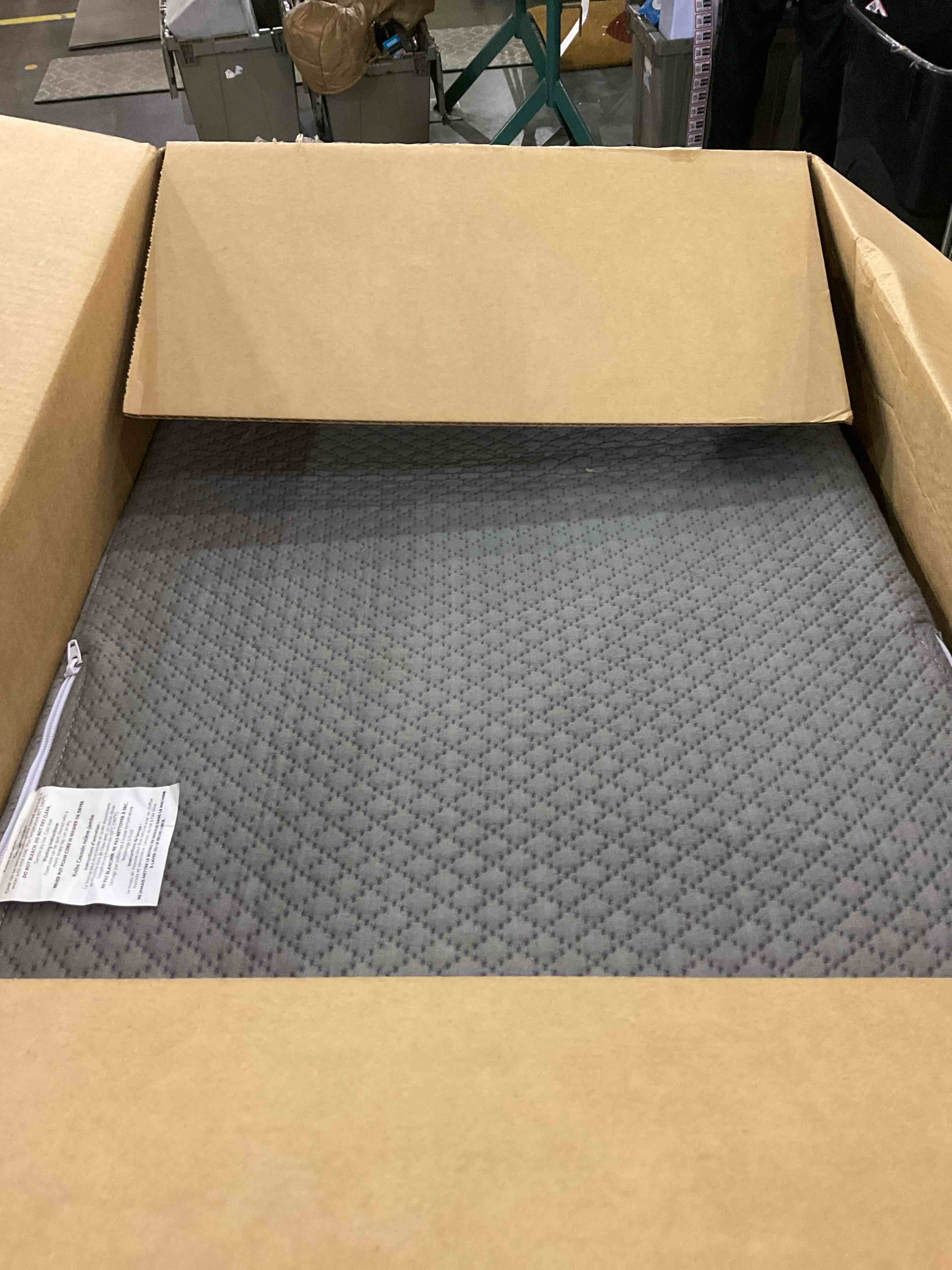 https://s3.amazonaws.com/lotting-images-prod/BargainHunt/EXS00448602_1710247004956.jpeg