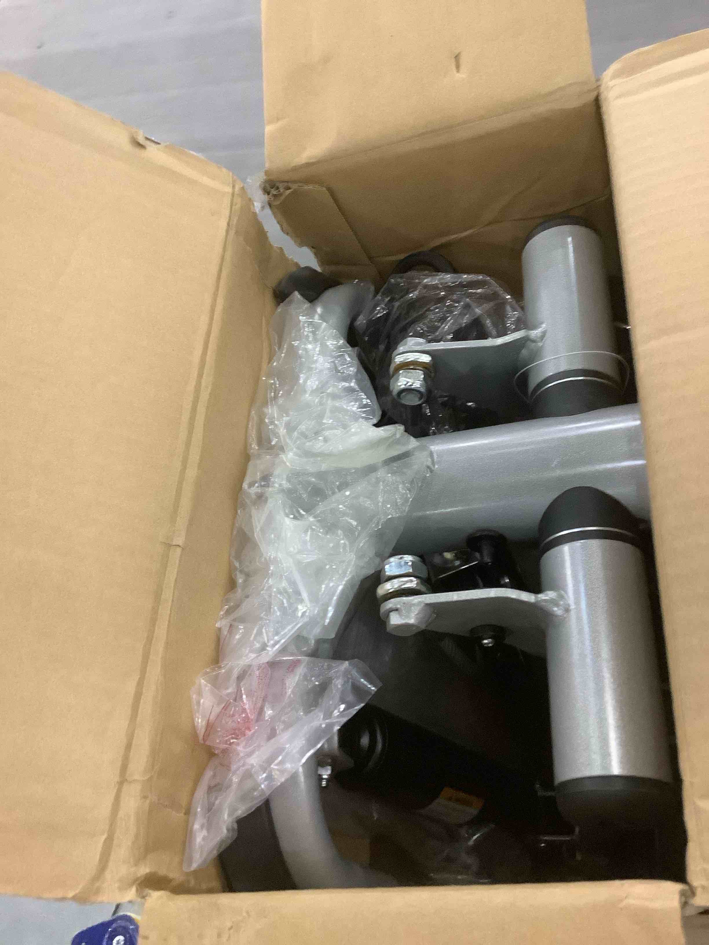 https://s3.amazonaws.com/lotting-images-prod/BargainHunt/EXS00448845_1713535510795.jpeg