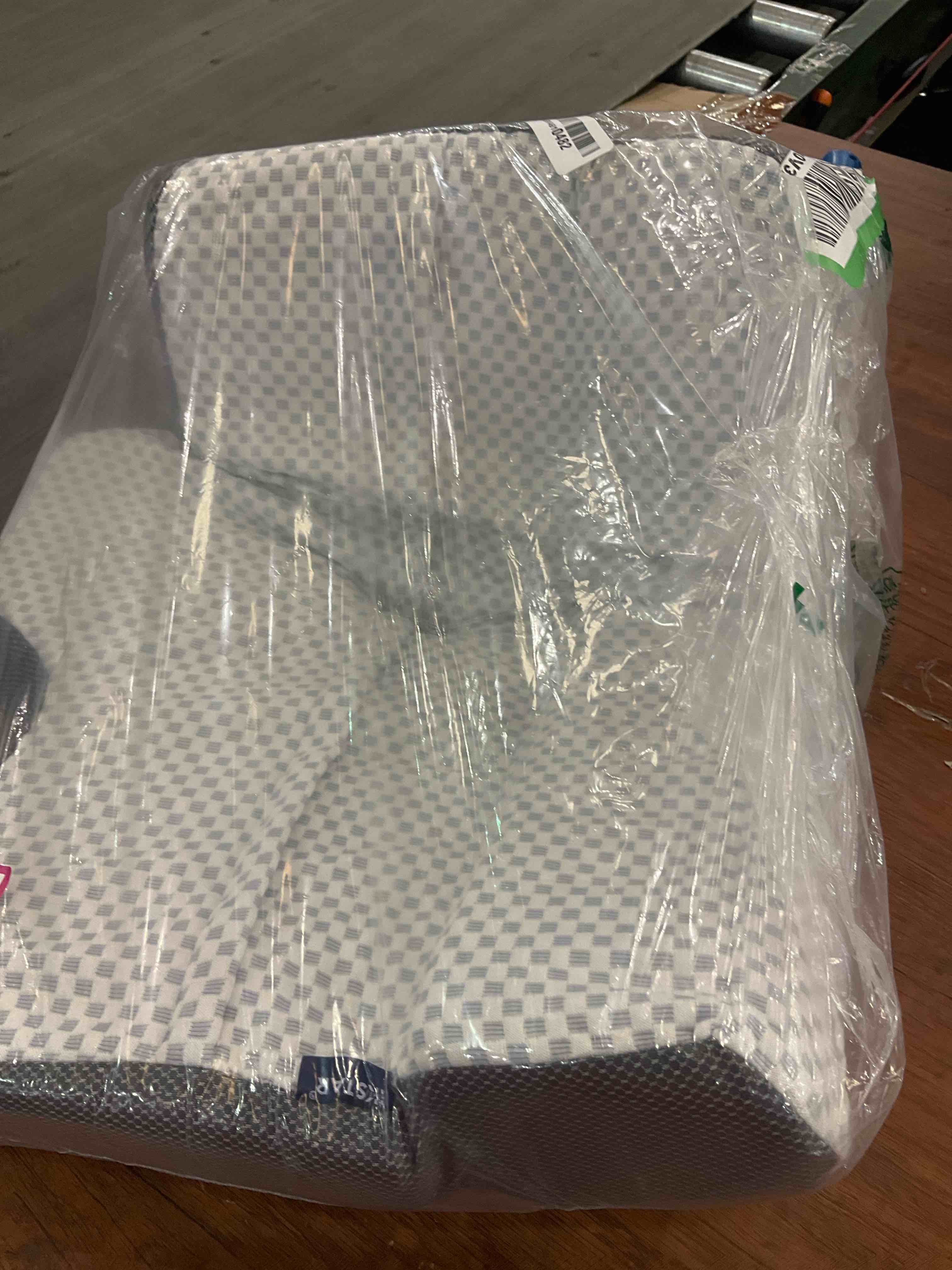 https://s3.amazonaws.com/lotting-images-prod/BargainHunt/EXS00448905_1713880971053.jpeg