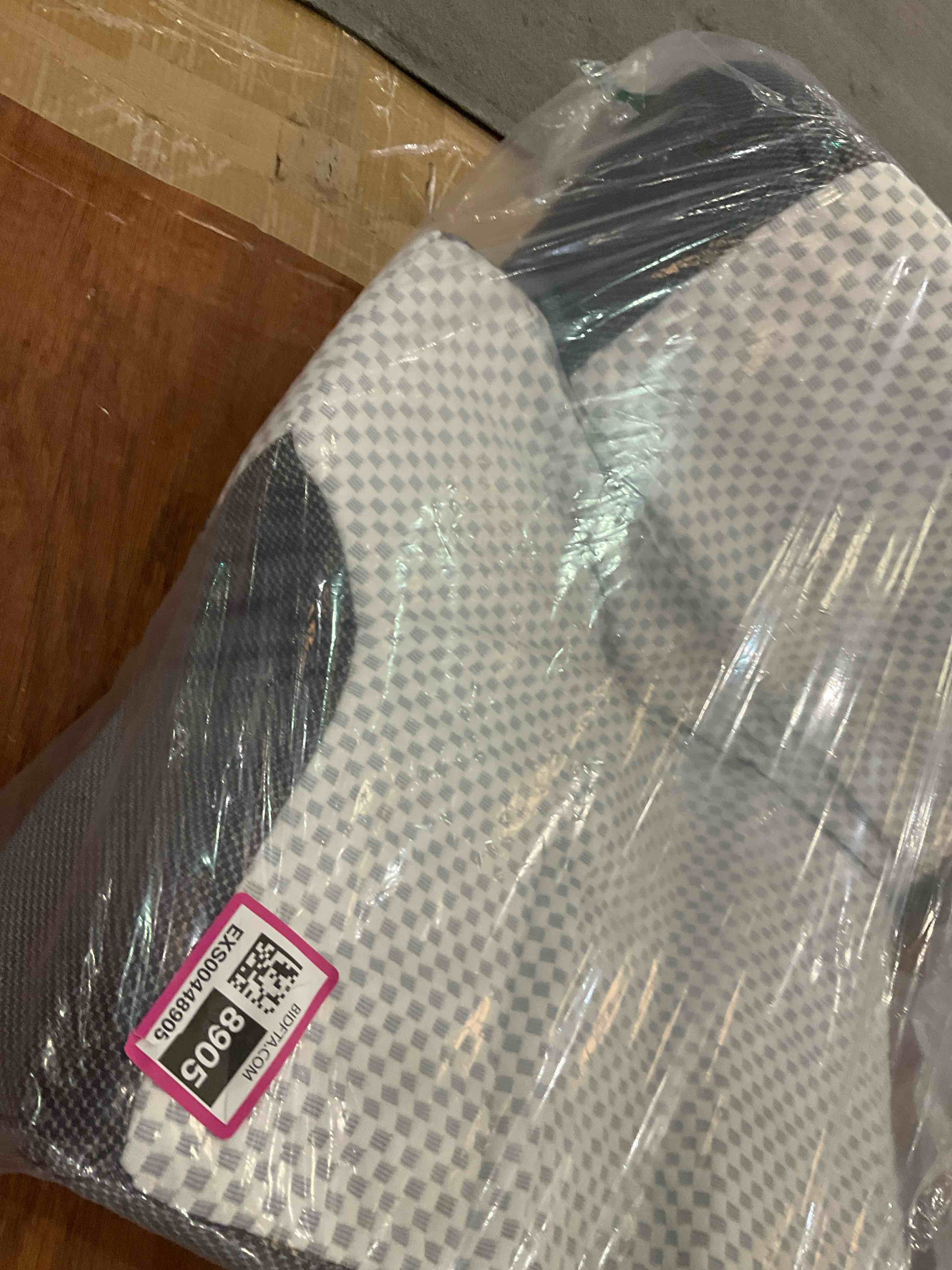 https://s3.amazonaws.com/lotting-images-prod/BargainHunt/EXS00448905_1713880977828.jpeg