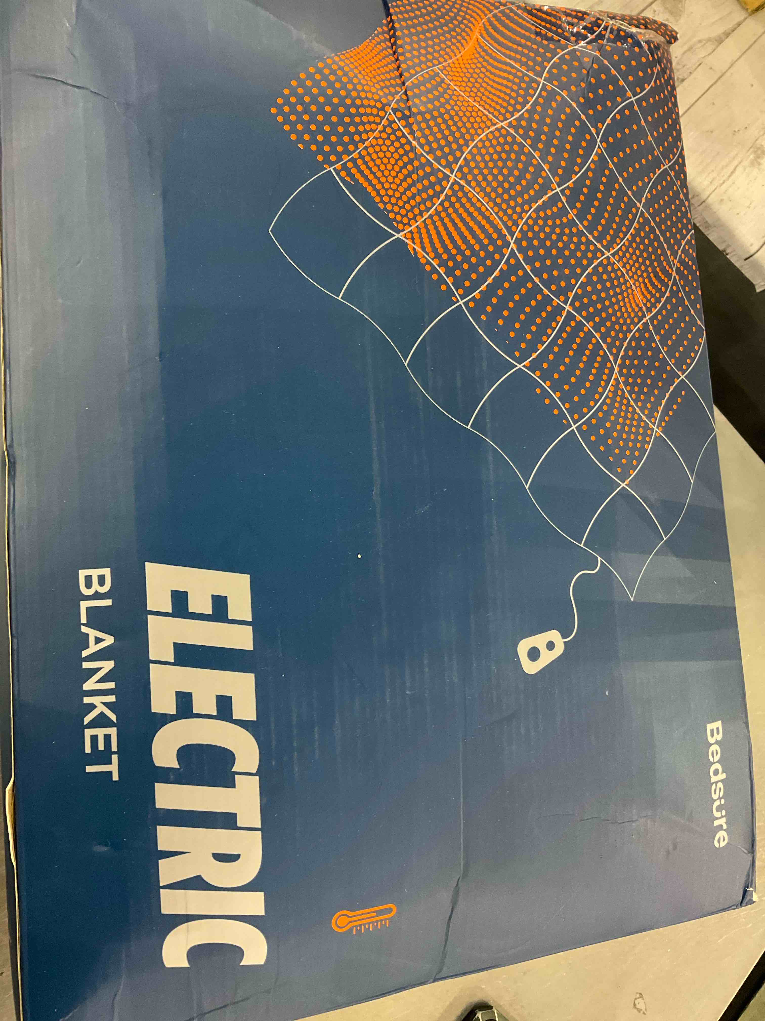 https://s3.amazonaws.com/lotting-images-prod/BargainHunt/EXS00449014_1709297407921.jpeg