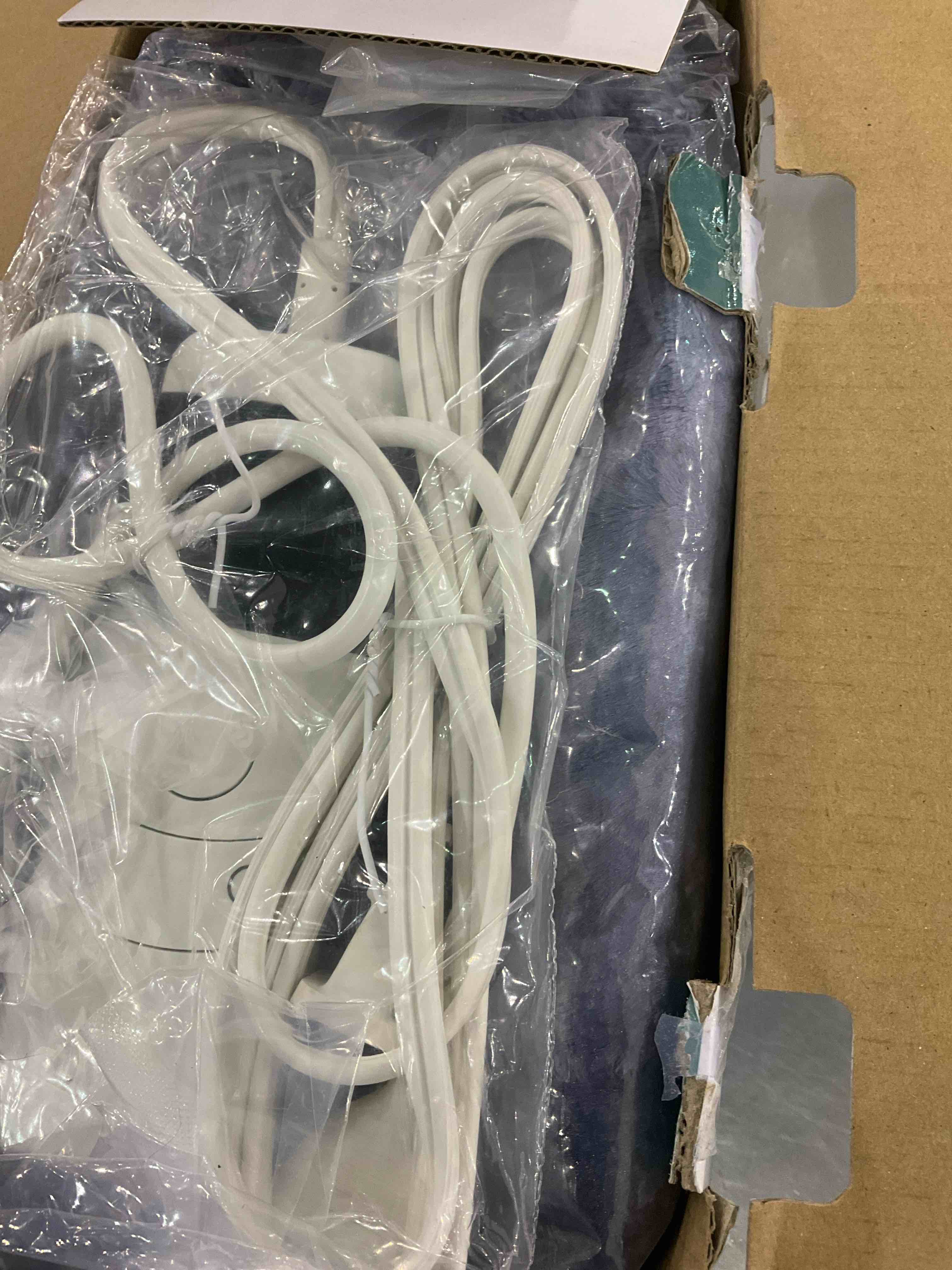https://s3.amazonaws.com/lotting-images-prod/BargainHunt/EXS00449022_1709303672835.jpeg
