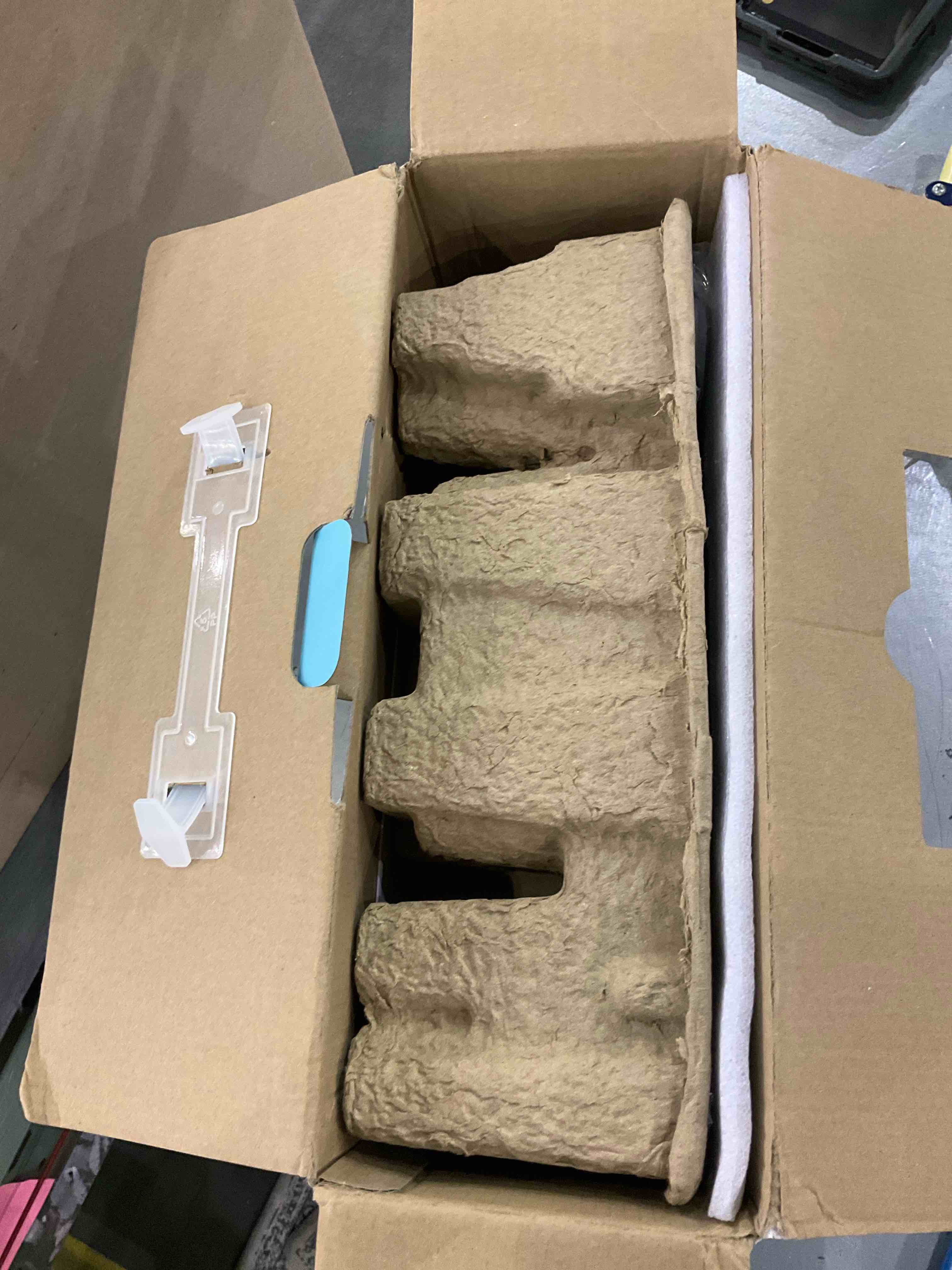 https://s3.amazonaws.com/lotting-images-prod/BargainHunt/EXS00449684_1709904149387.jpeg