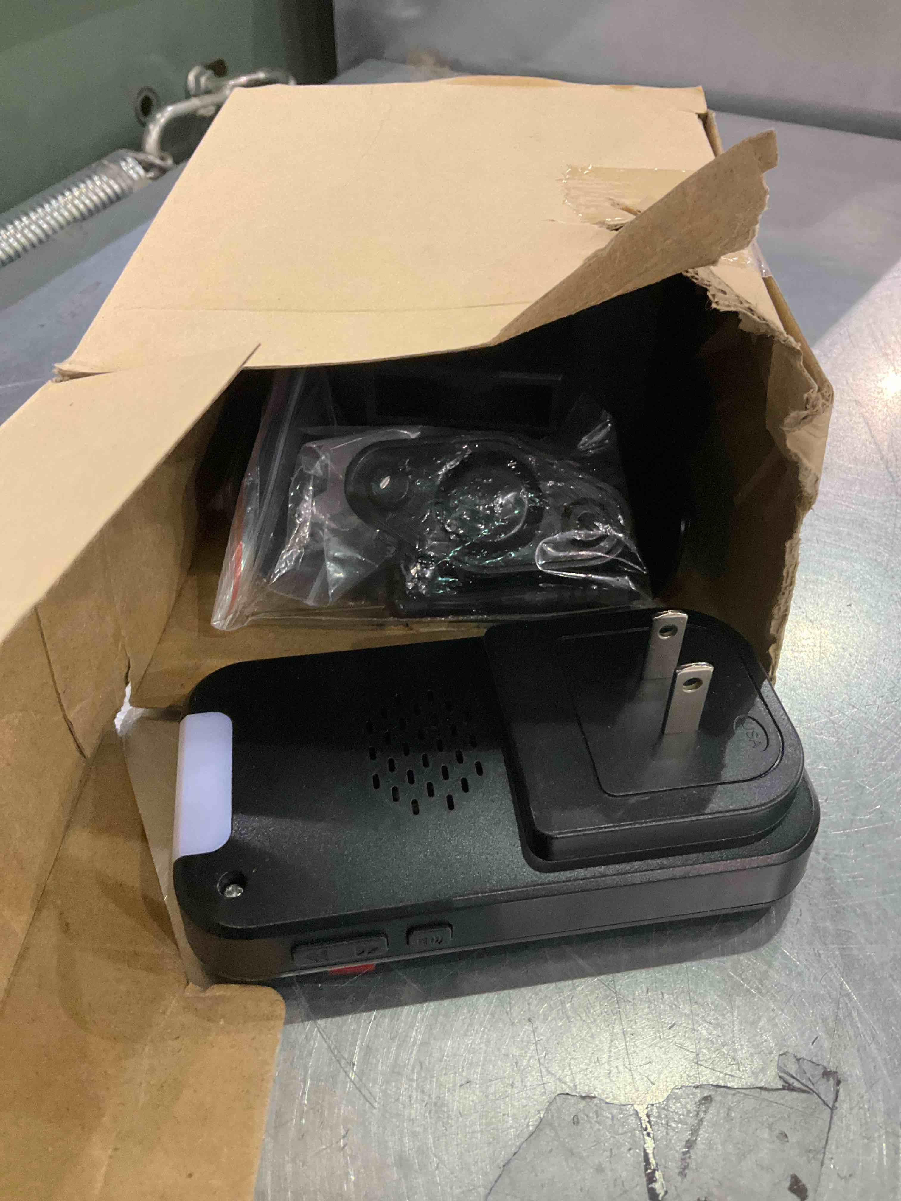 https://s3.amazonaws.com/lotting-images-prod/BargainHunt/EXS00479655_1709731653705.jpeg