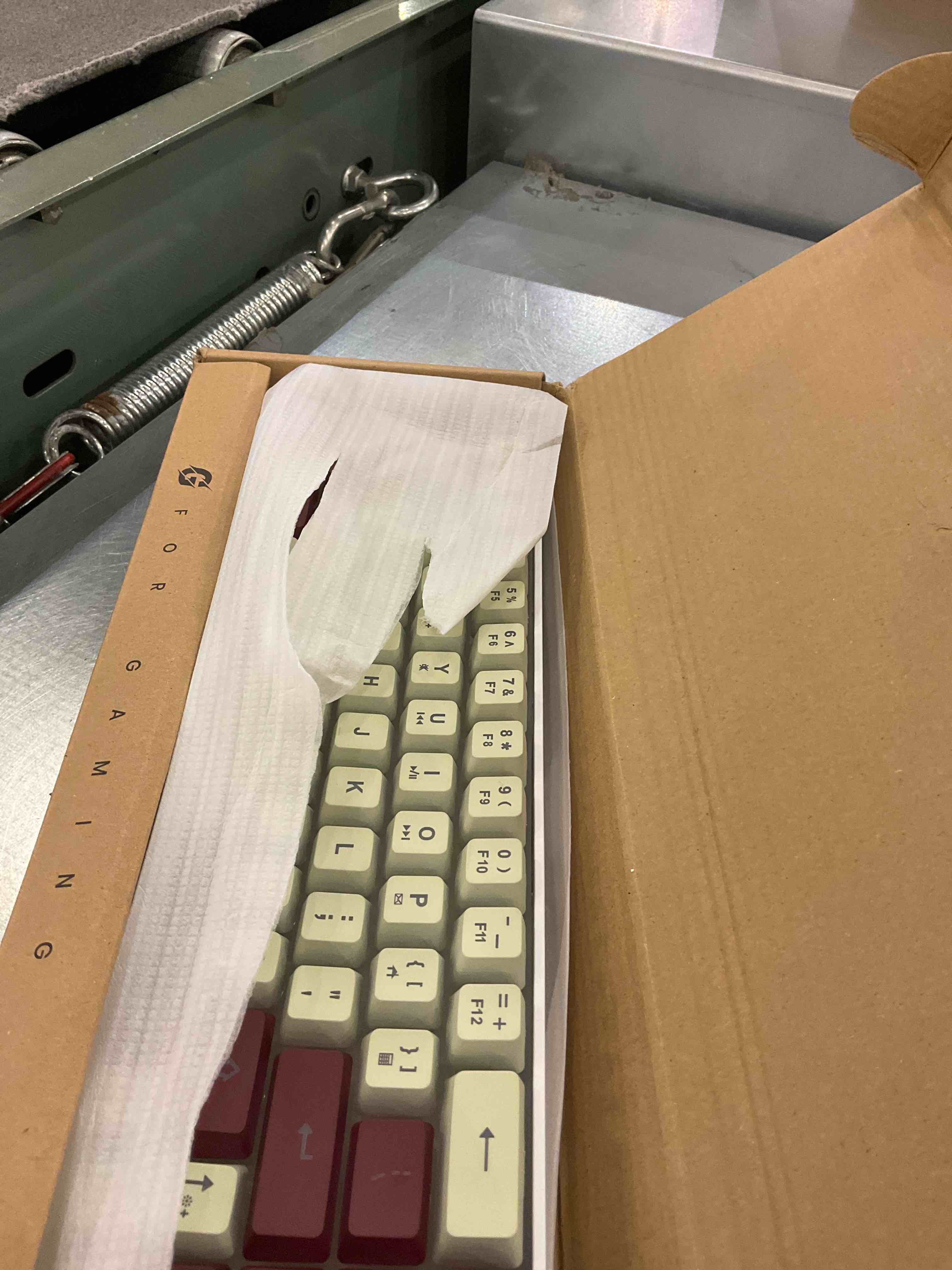https://s3.amazonaws.com/lotting-images-prod/BargainHunt/EXS00479908_1709828842118.jpeg