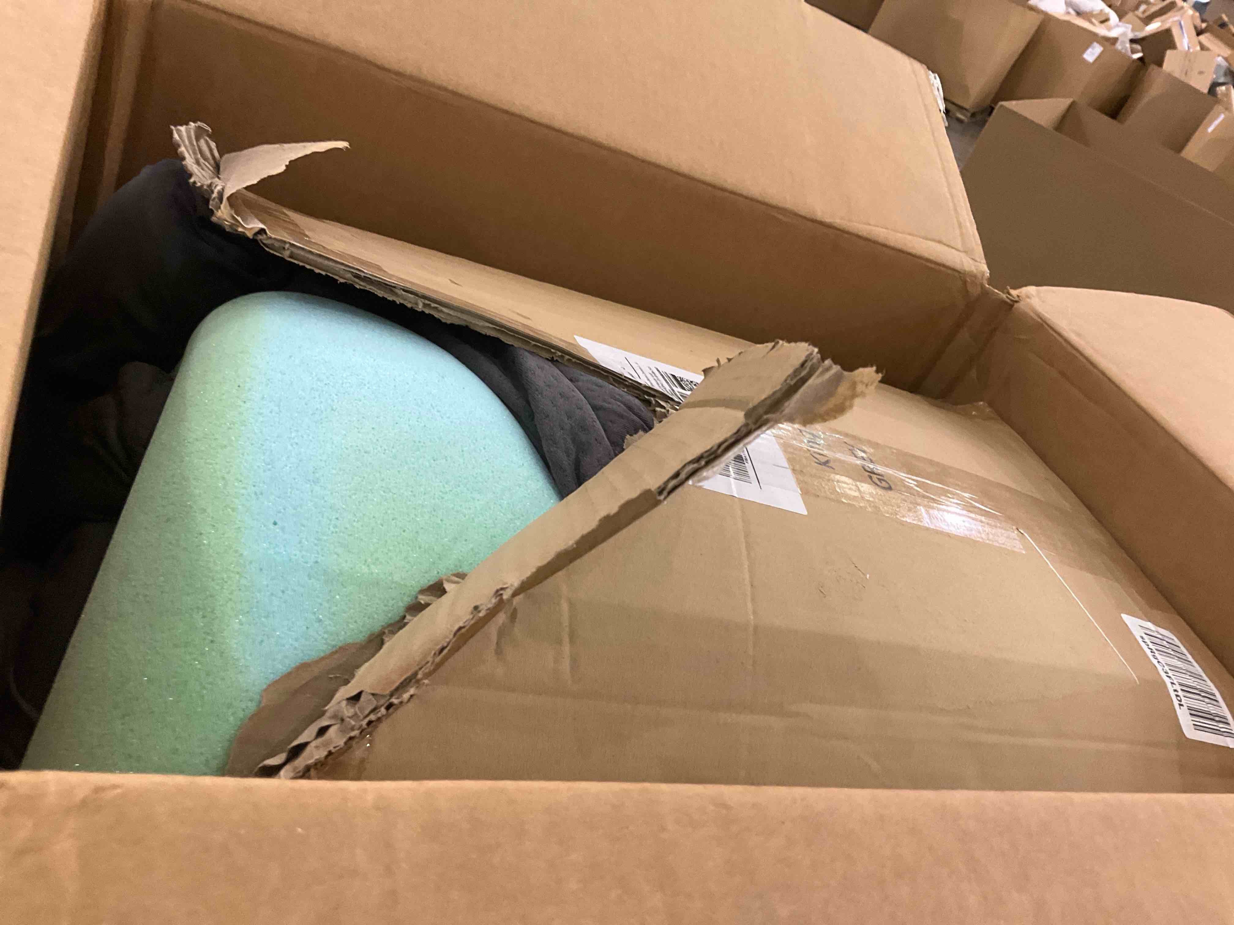 https://s3.amazonaws.com/lotting-images-prod/BargainHunt/EXS00500599_1710339808161.jpeg