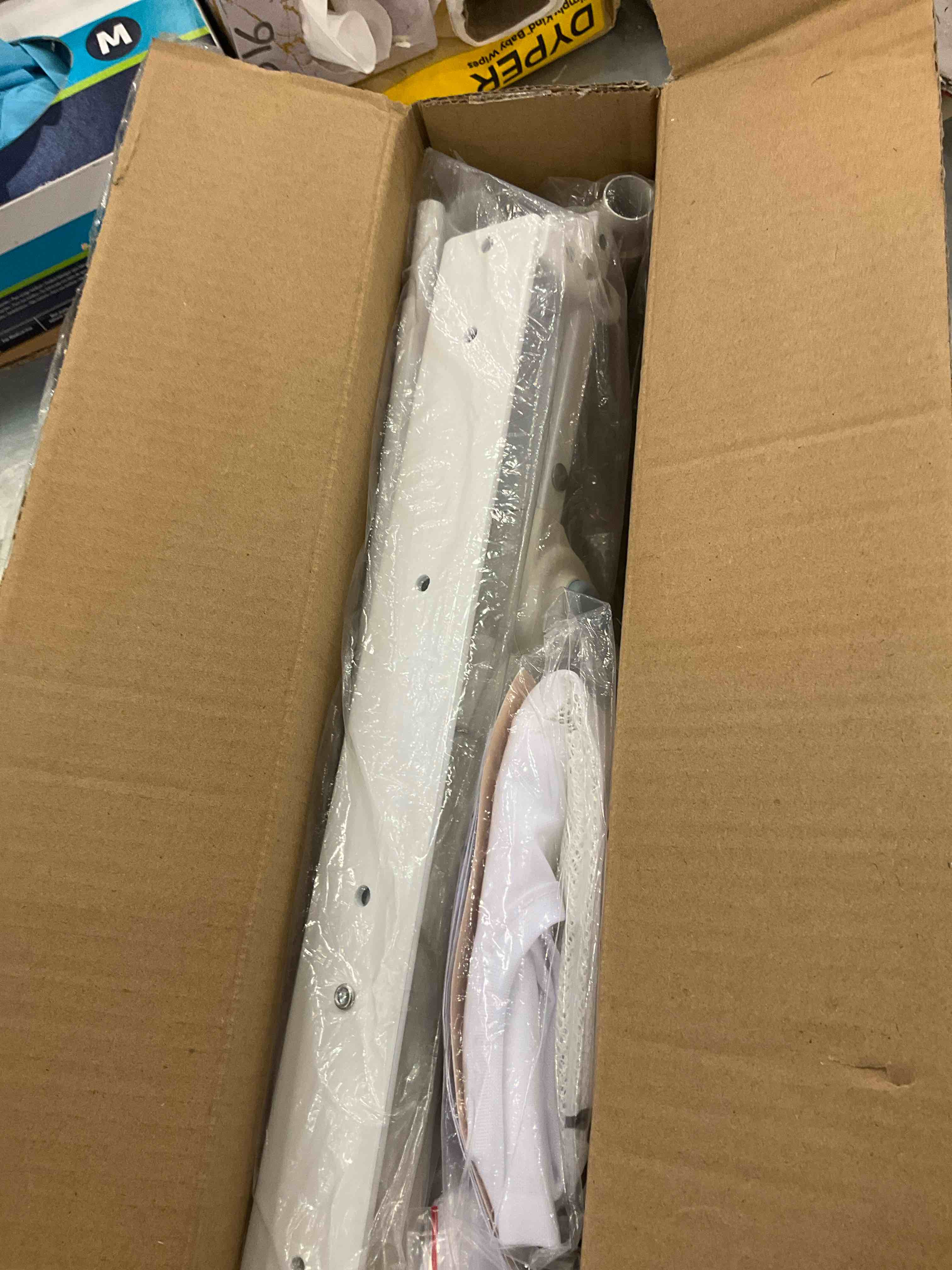 https://s3.amazonaws.com/lotting-images-prod/BargainHunt/EXS00500974_1710870687187.jpeg