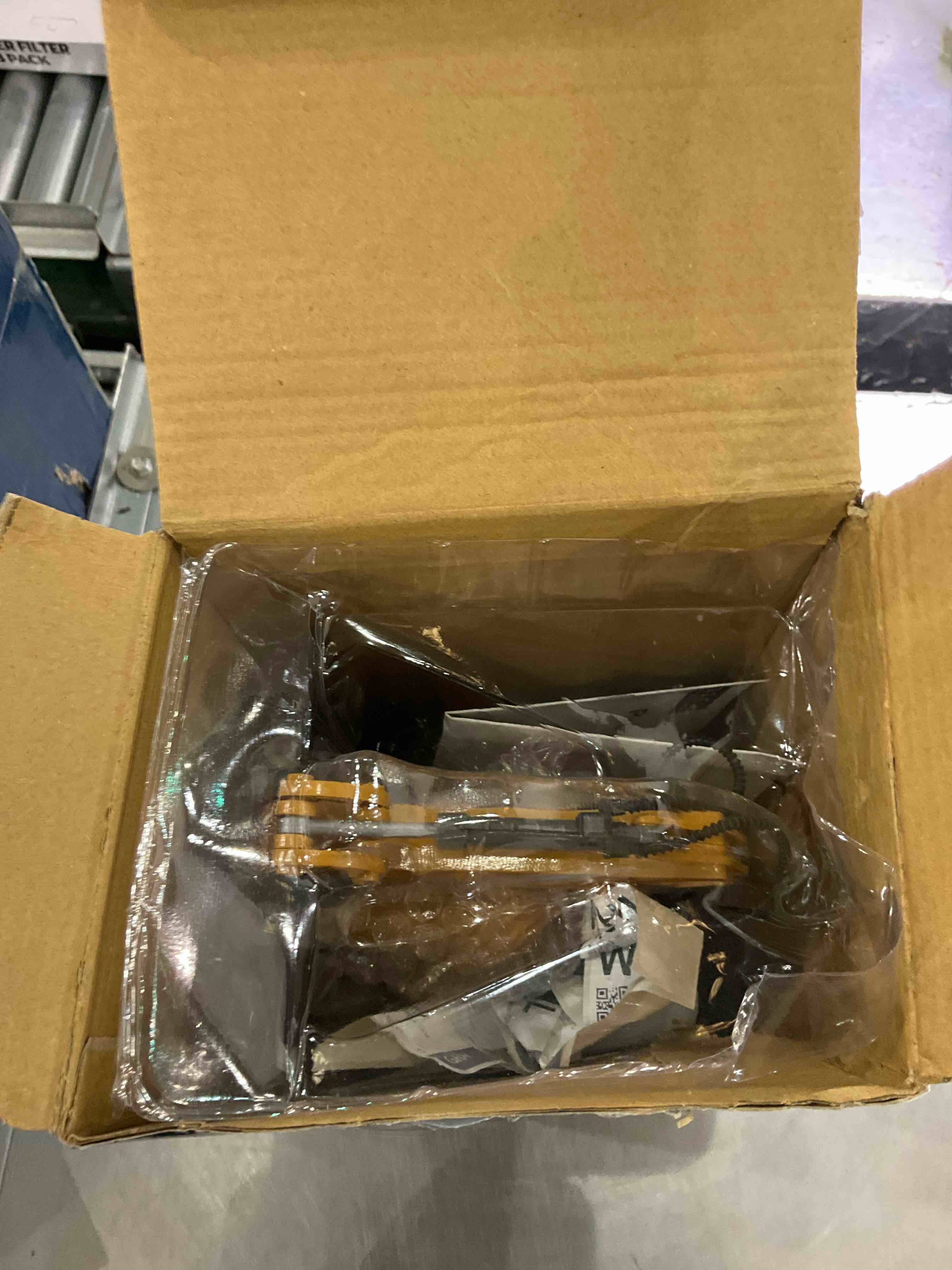 https://s3.amazonaws.com/lotting-images-prod/BargainHunt/EXS00536102_1708091263052.jpeg