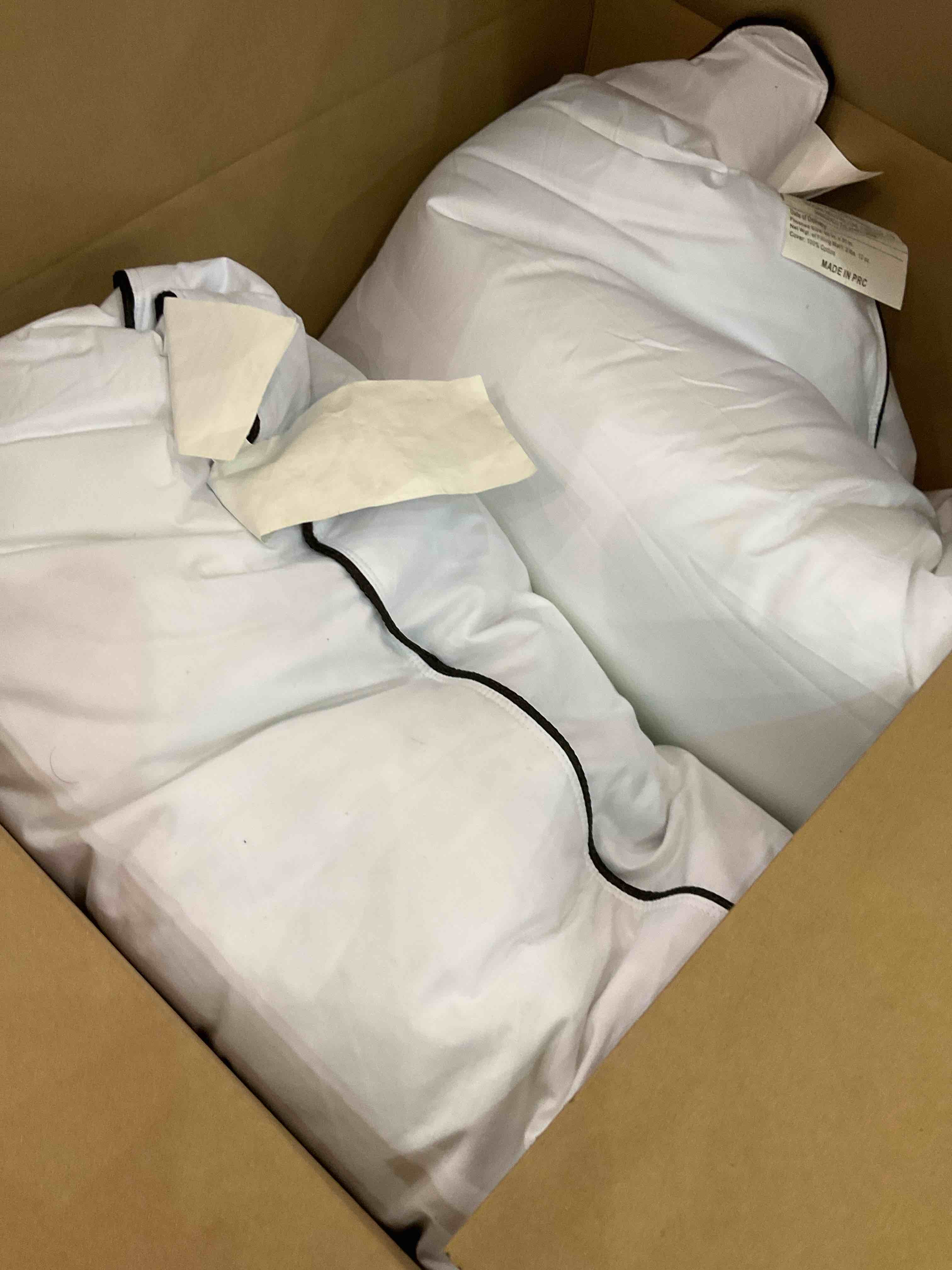 https://s3.amazonaws.com/lotting-images-prod/BargainHunt/EXS00536153_1708618359548.jpeg