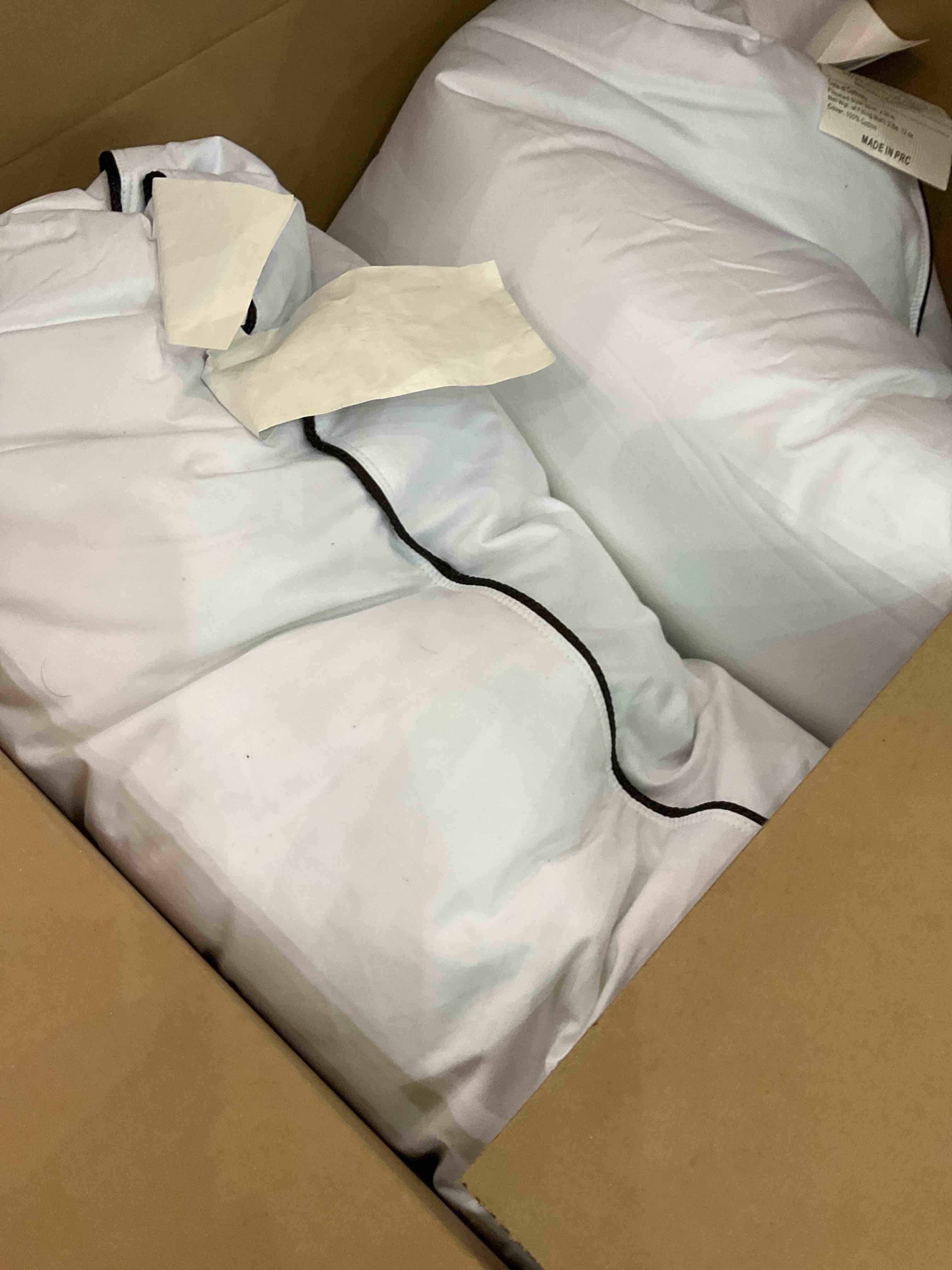https://s3.amazonaws.com/lotting-images-prod/BargainHunt/EXS00536153_1708618362192.jpeg