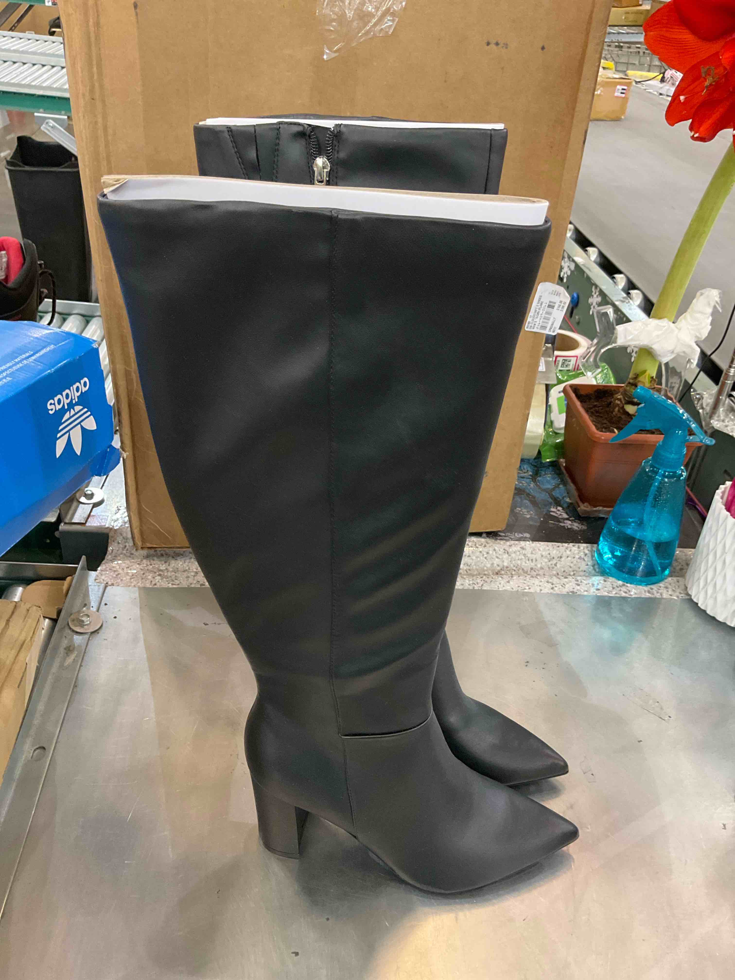 https://s3.amazonaws.com/lotting-images-prod/BargainHunt/EXS00585558_1710874185825.jpeg