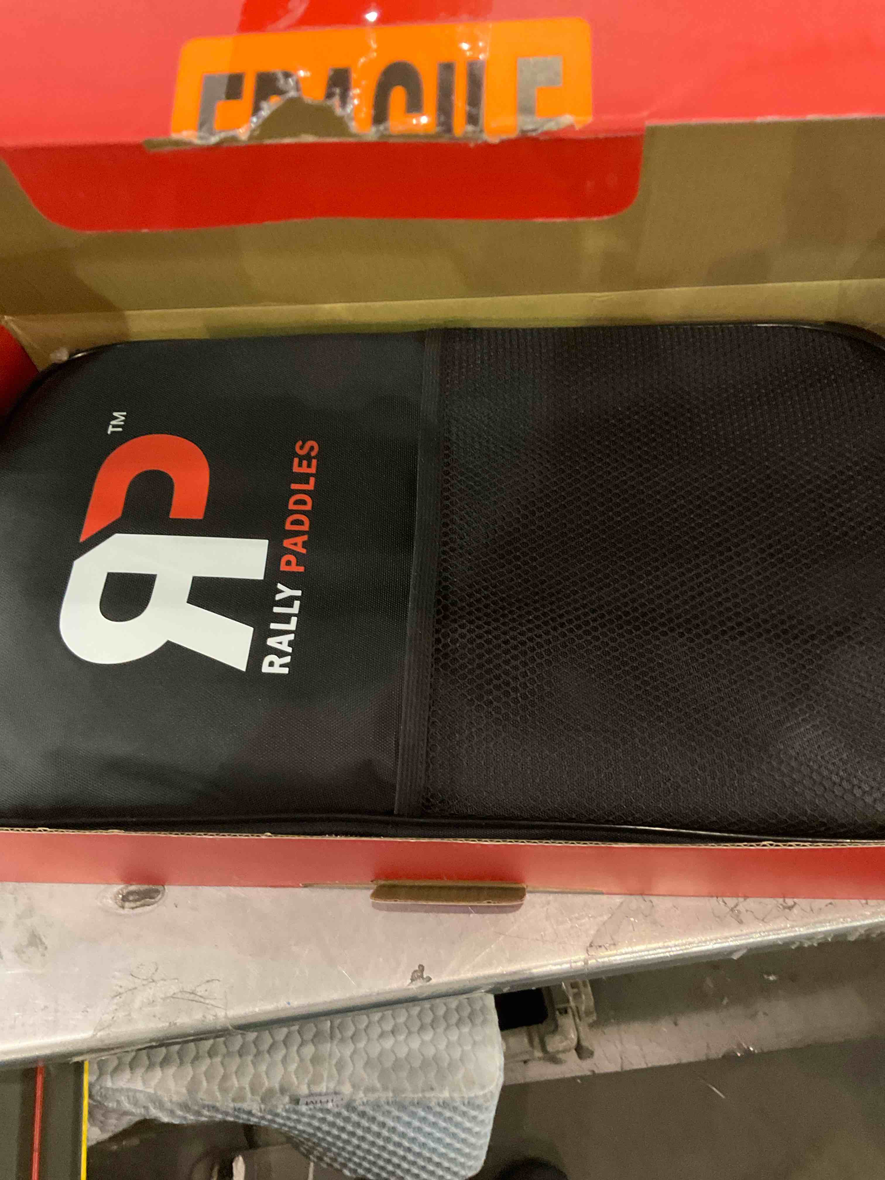https://s3.amazonaws.com/lotting-images-prod/BargainHunt/EXS00589386_1707506589718.jpeg