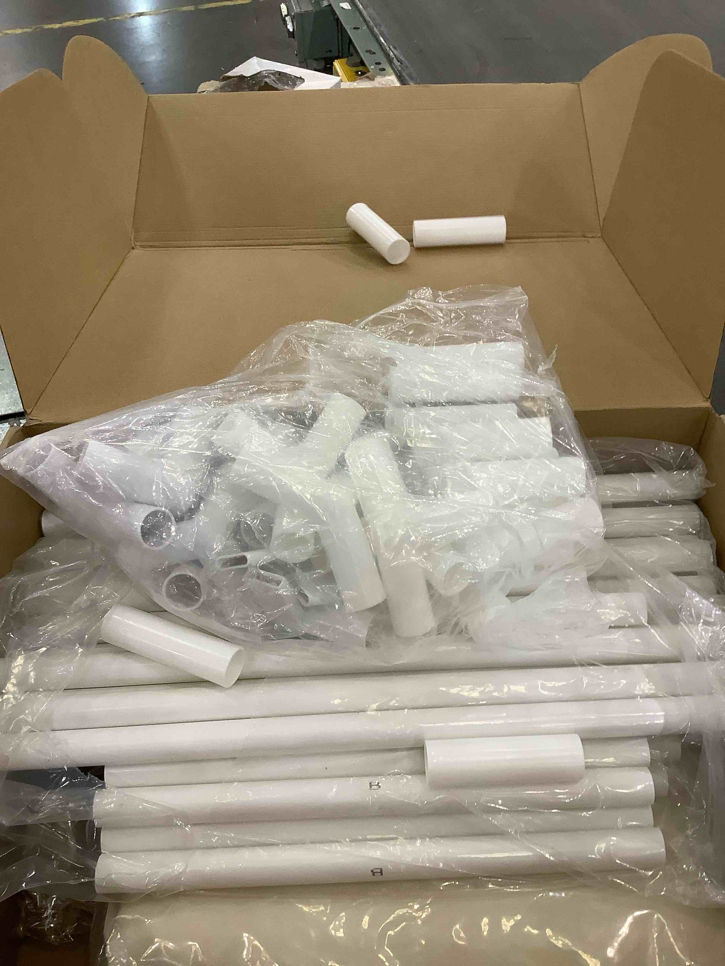 https://s3.amazonaws.com/lotting-images-prod/BargainHunt/EXS00613657_1707147466980.jpeg