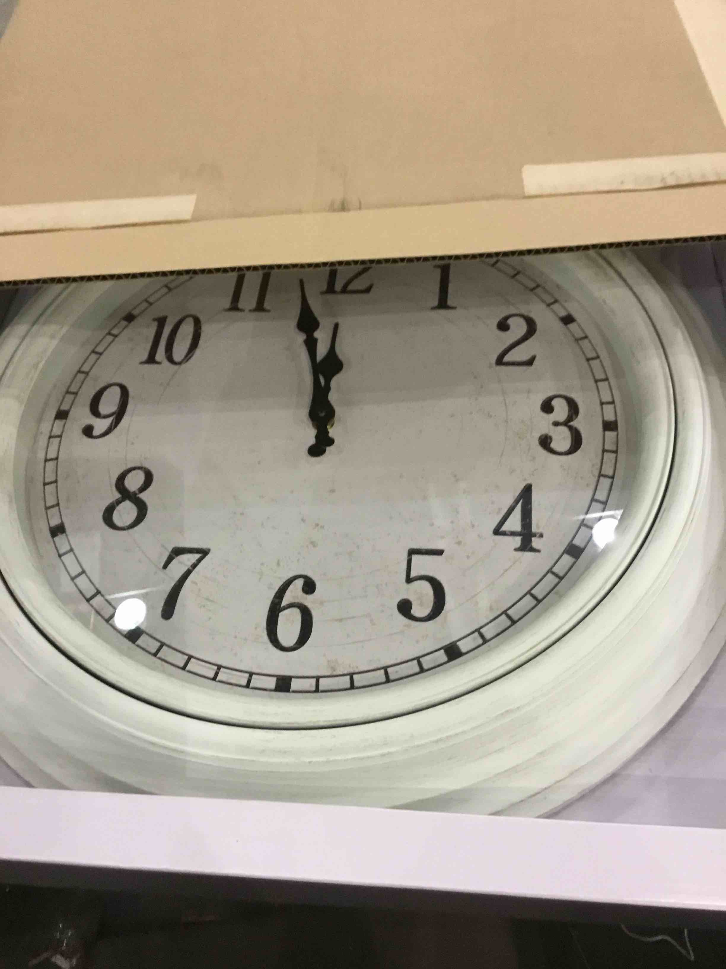 https://s3.amazonaws.com/lotting-images-prod/BargainHunt/EXS00613982_1707483648769.jpeg