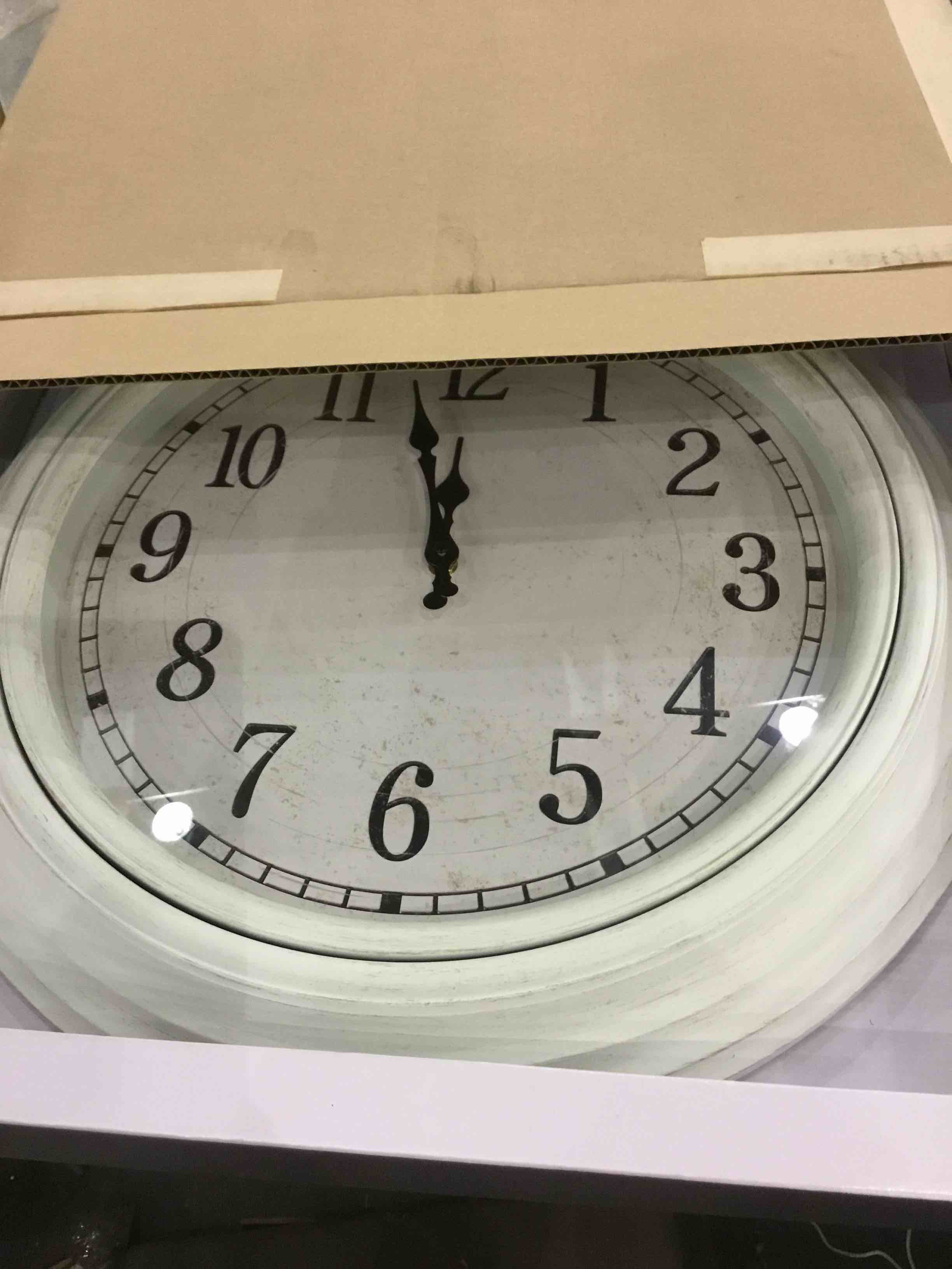https://s3.amazonaws.com/lotting-images-prod/BargainHunt/EXS00613982_1707483649853.jpeg