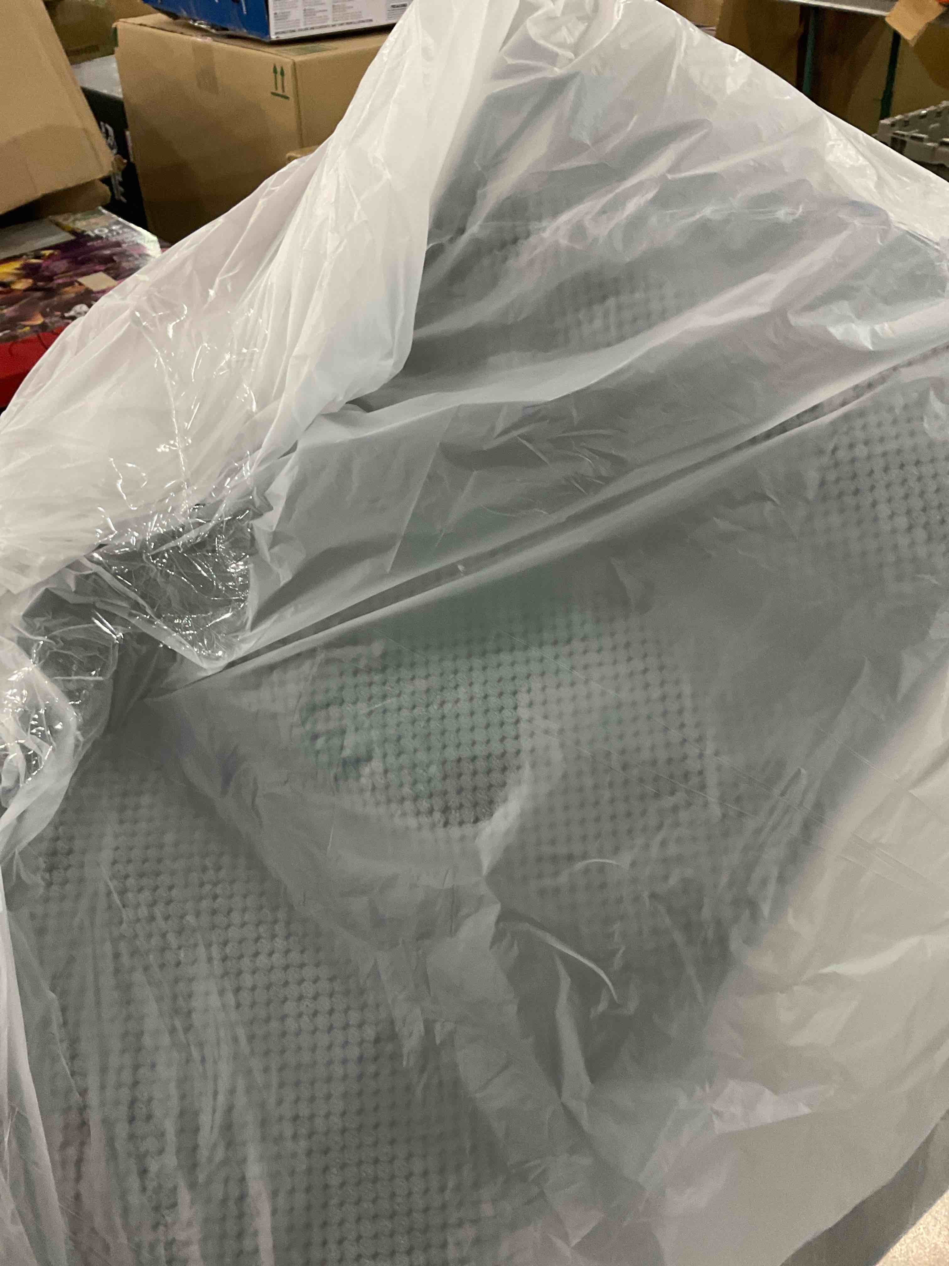 https://s3.amazonaws.com/lotting-images-prod/BargainHunt/EXS00650146_1707136823035.jpeg